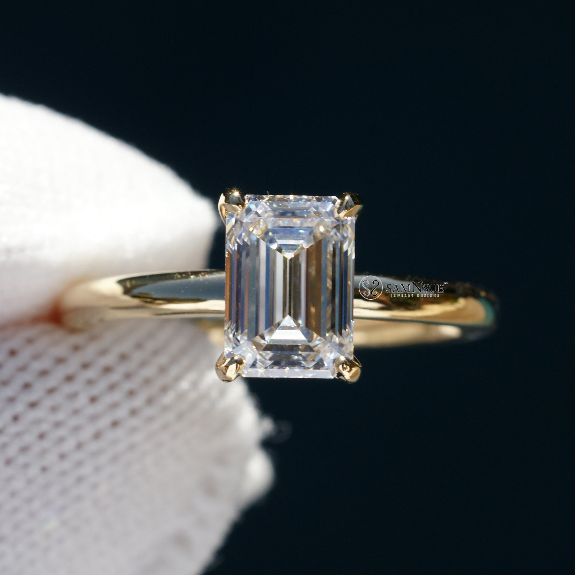 Emerald cut diamond solitaire engagement ring in yellow gold 1.5ct