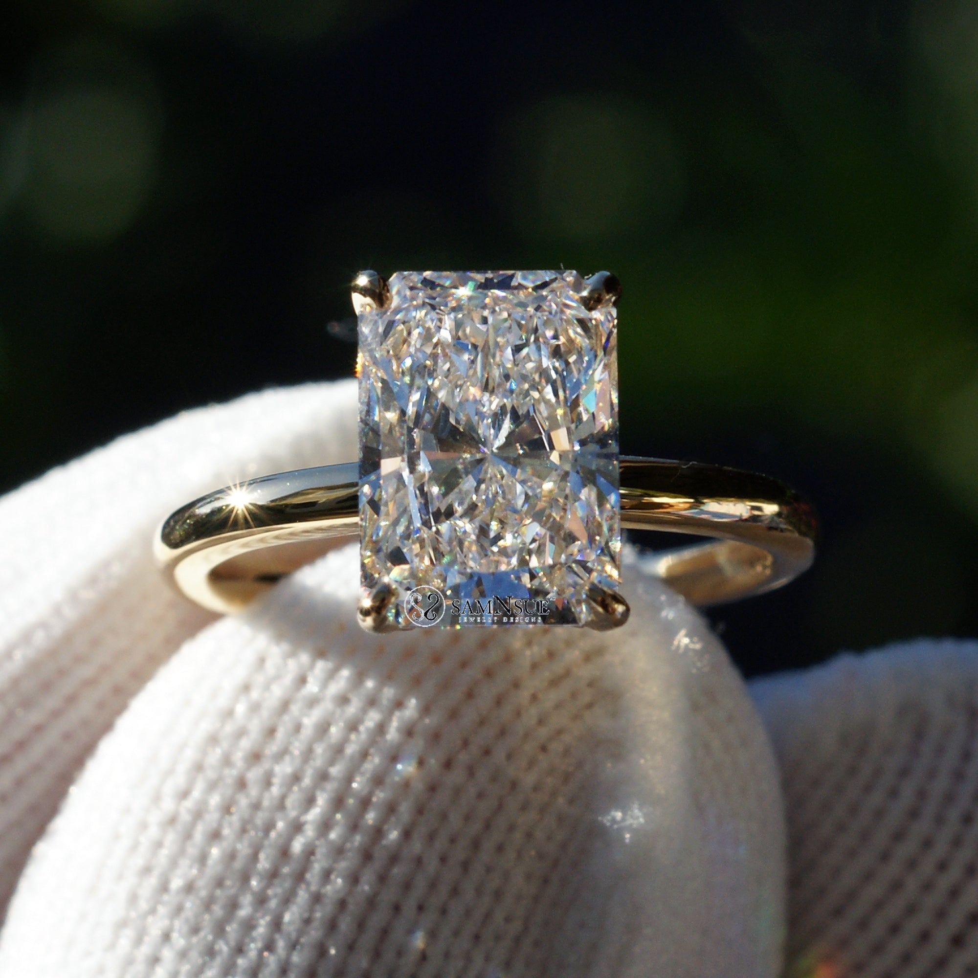 The Lucy Radiant Cut Diamond Ring (E VVS2 - Main Image