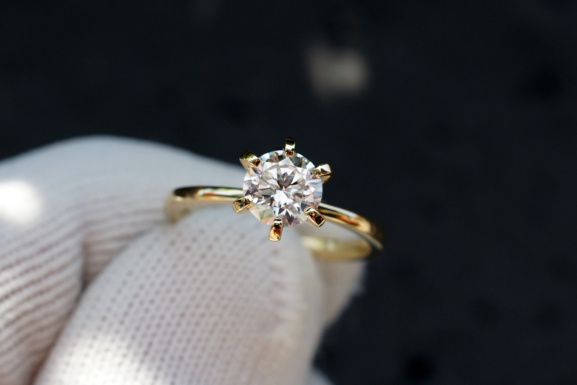 18k yellow gold solitaire round moissanite - 6mm or 0.75ct