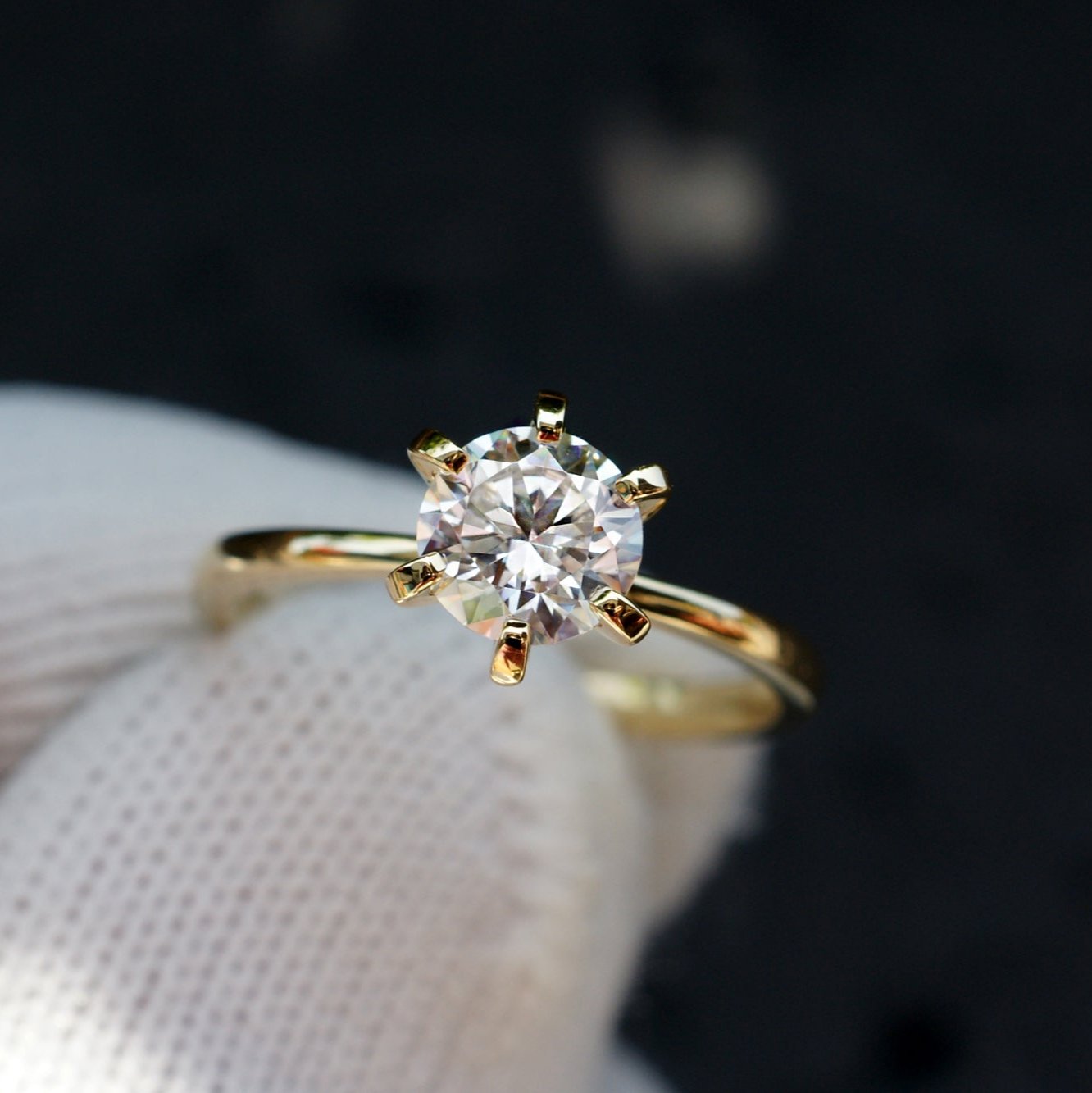 18k yellow gold solitaire round moissanite - 6mm or 0.75ct