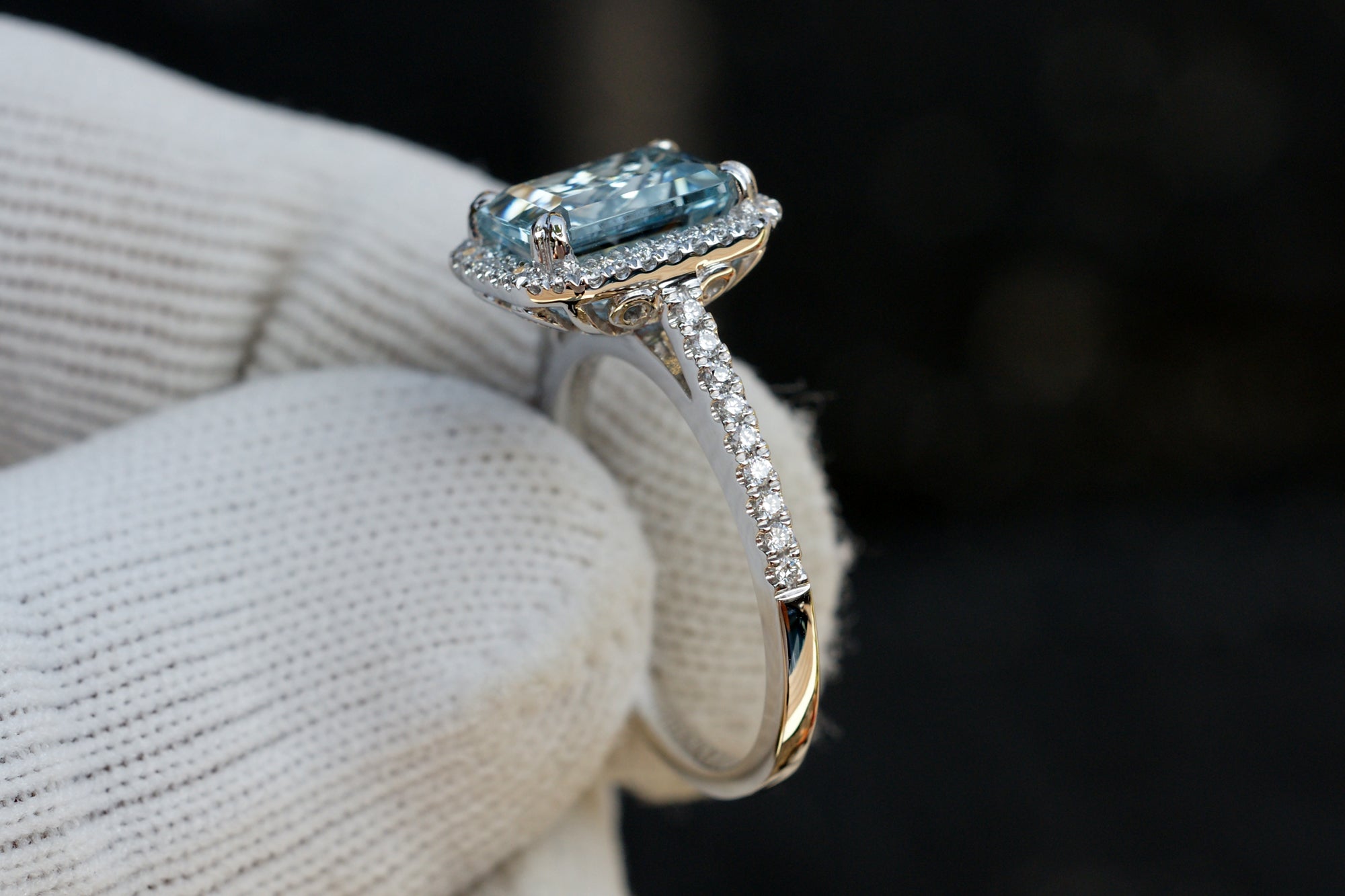 The Signature Emerald Cut Aquamarine 9x7mm Platinum