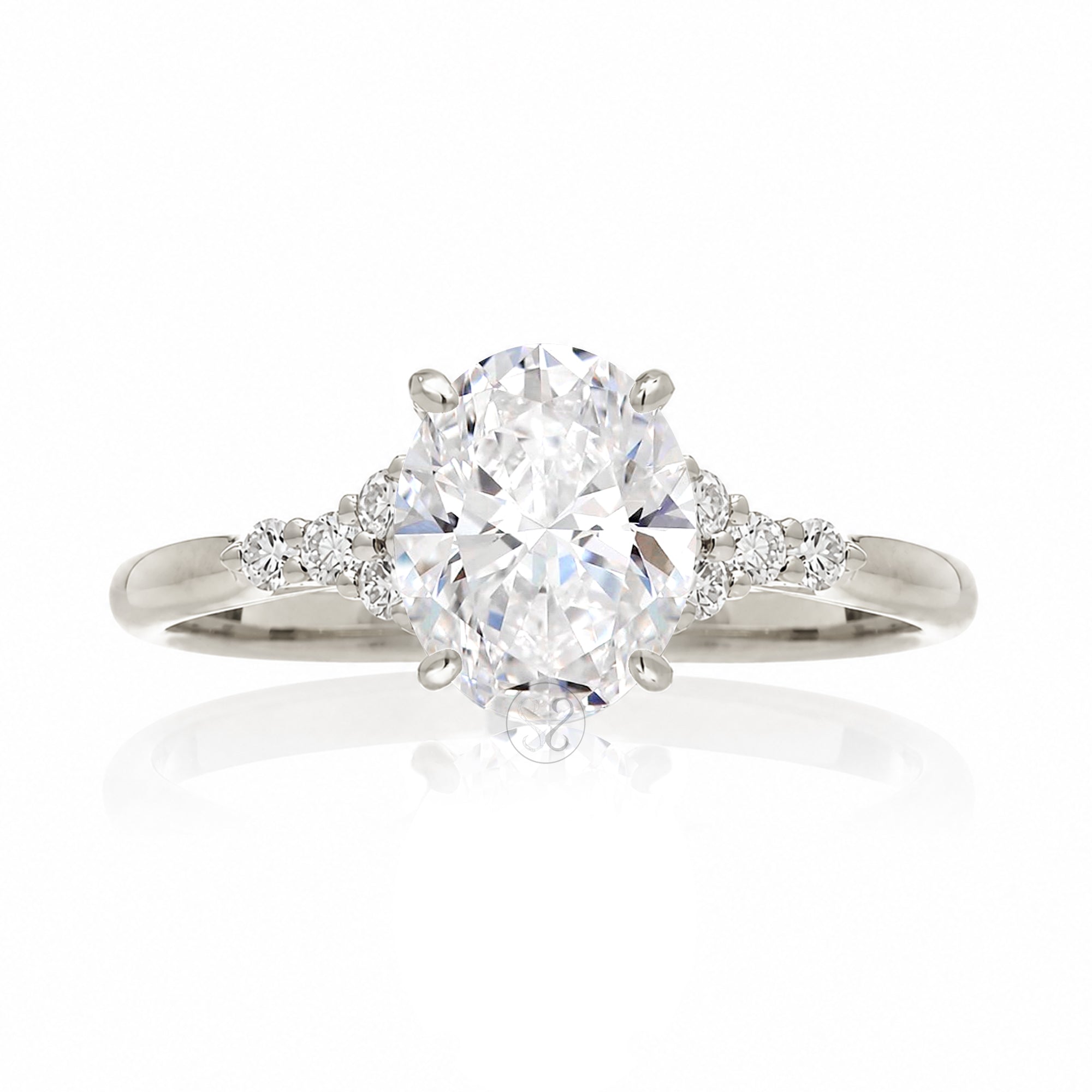 Oval diamond ring in white gold with side diamonds lab-grown - the Chloe ring