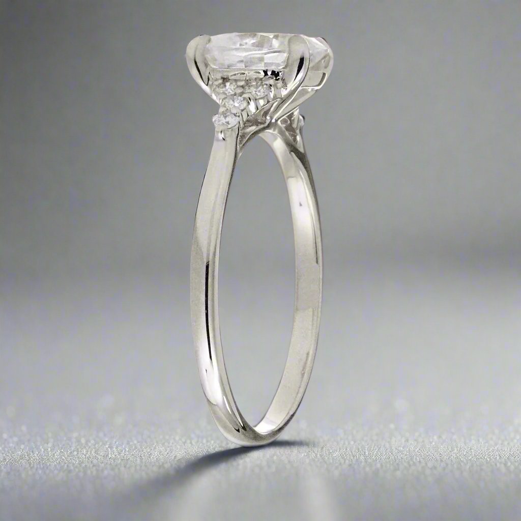 Oval diamond ring in white gold with side diamonds lab-grown - the Chloe ring