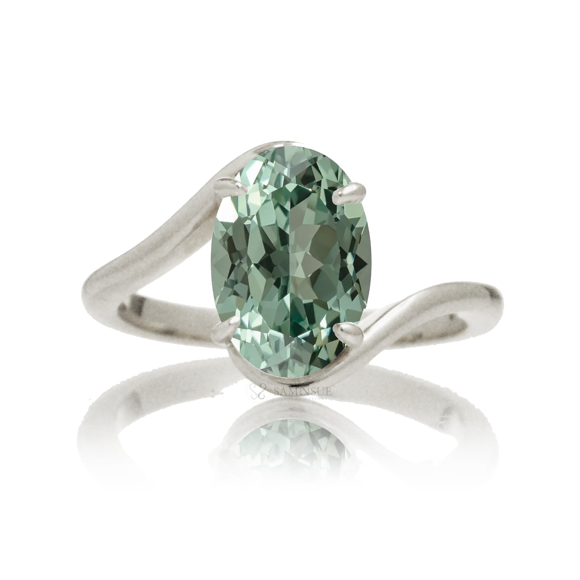 Elegant Green Sapphire Ring in White Gold – Oval Gemstone with Diamonds