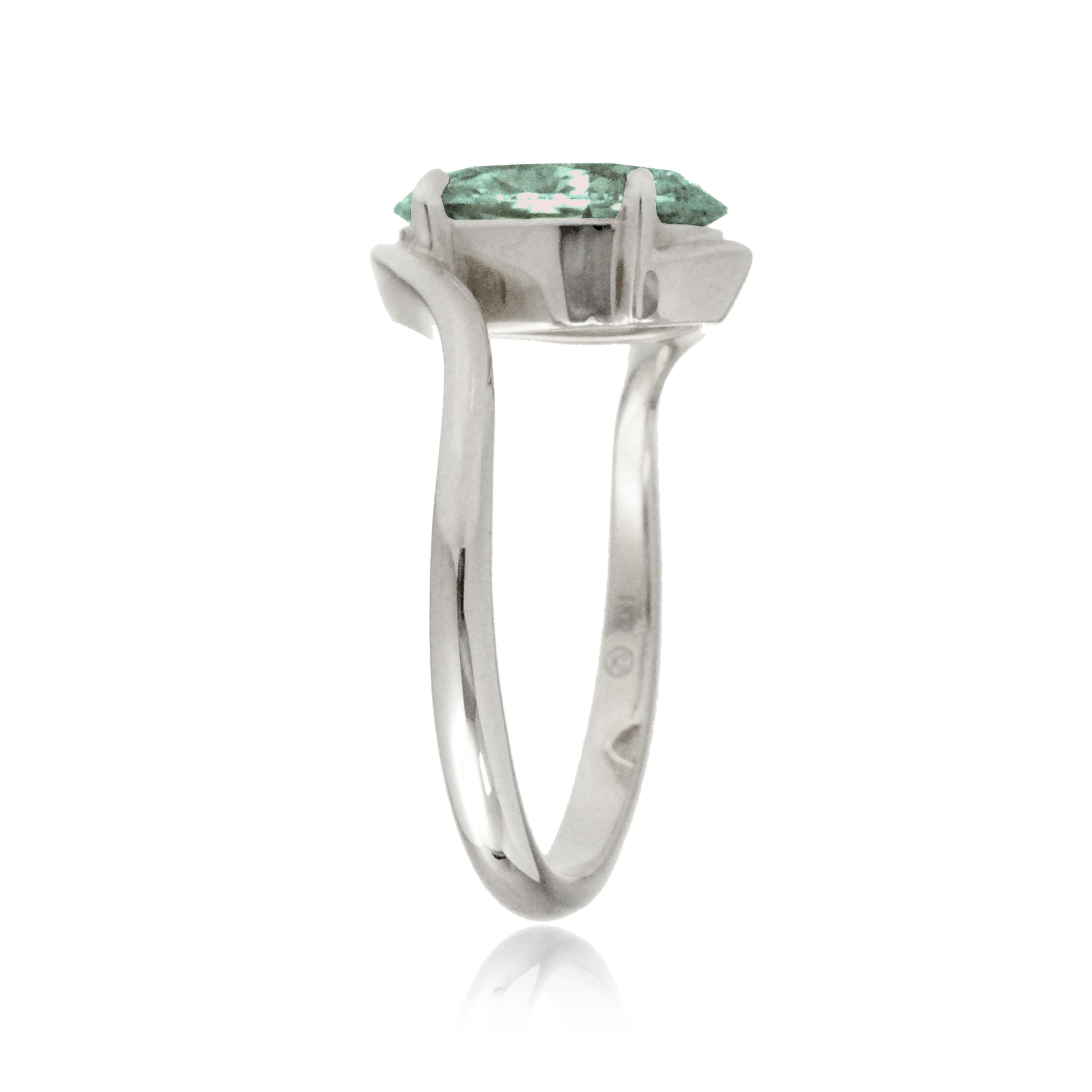 Elegant Green Sapphire Ring in White Gold – Oval Gemstone with Diamonds