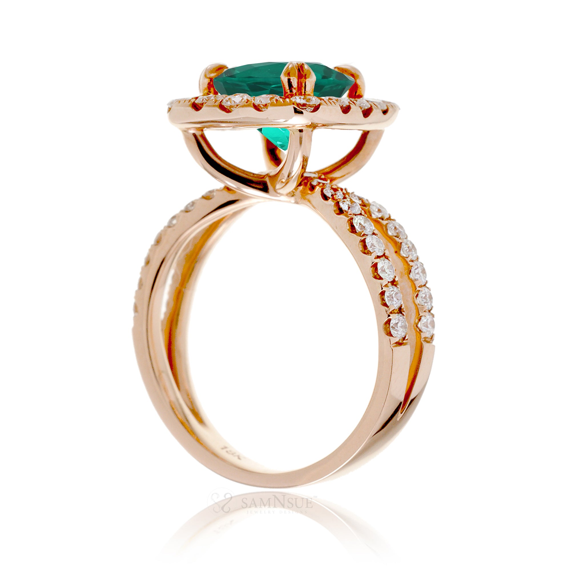 Cushion cut emerald diamond halo and splitvband in rose gold