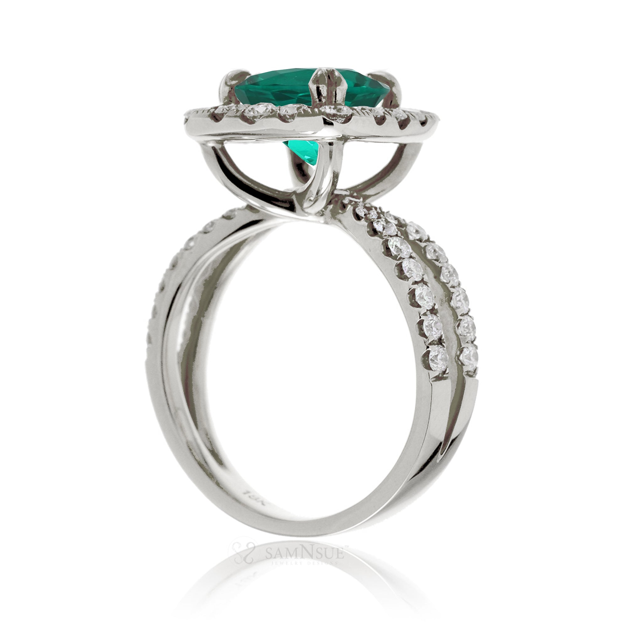 Cushion cut emerald diamond halo and split band in white gold
