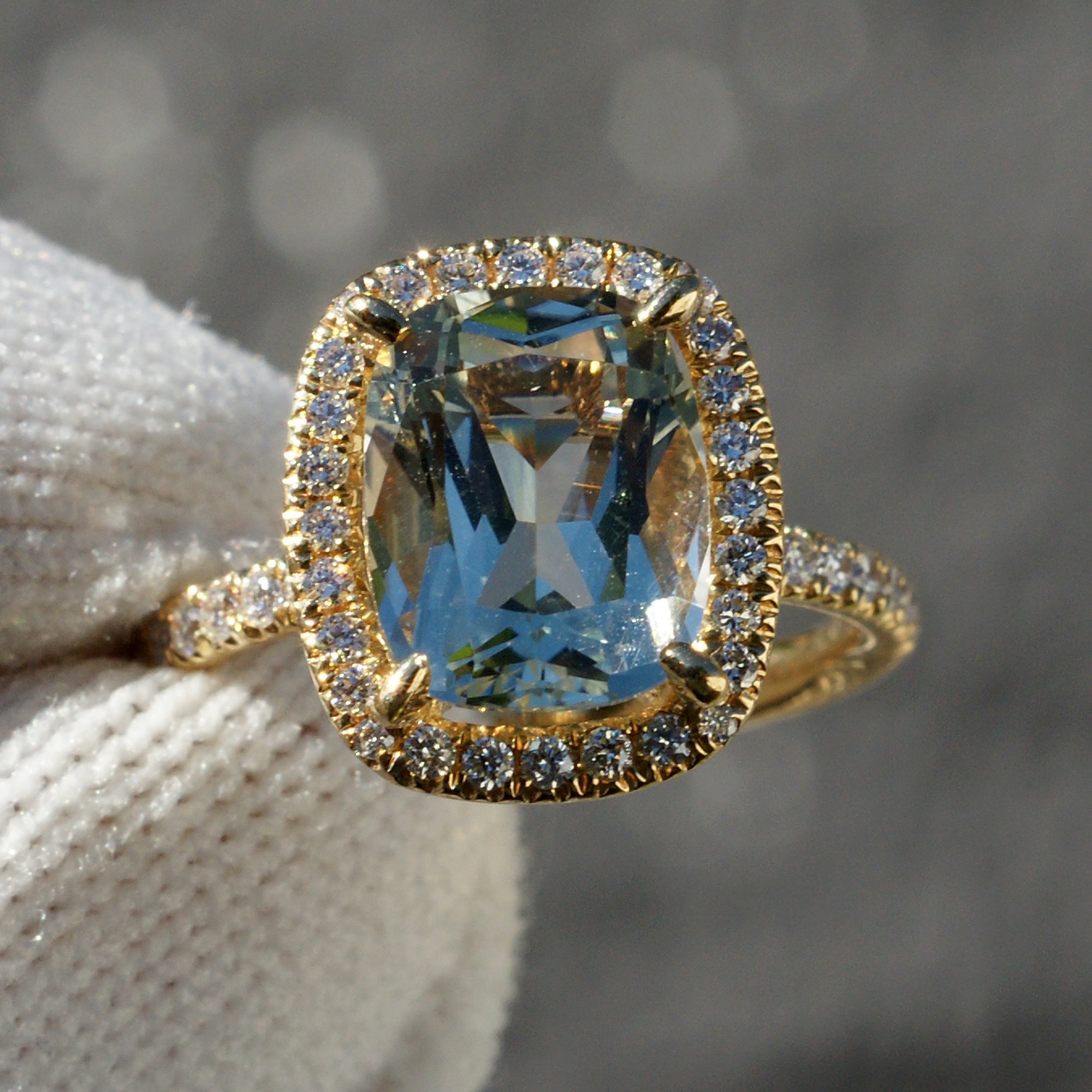 The Drenched Cushion Prasiolite Ring 18k Yellow Gold 10x8mm display picture 1