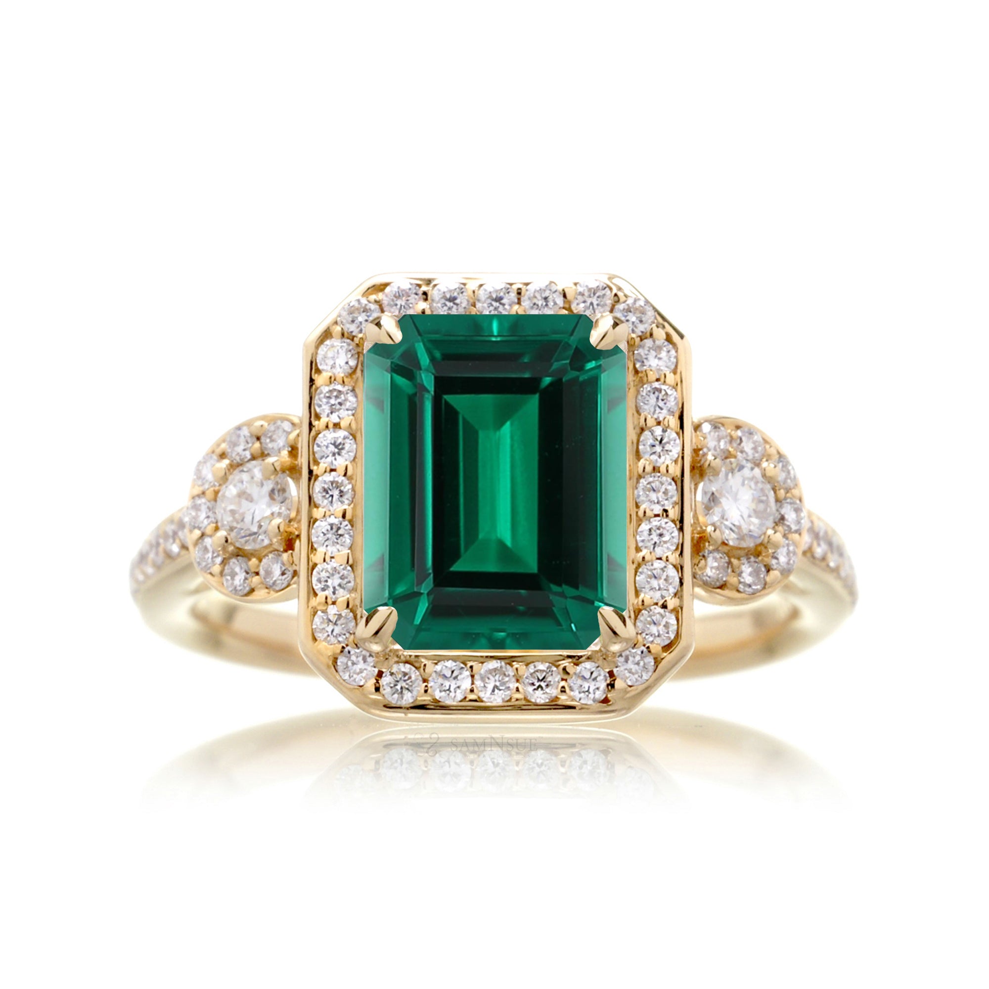 Elegant Emerald Engagement Ring – Halo Setting with Diamonds
