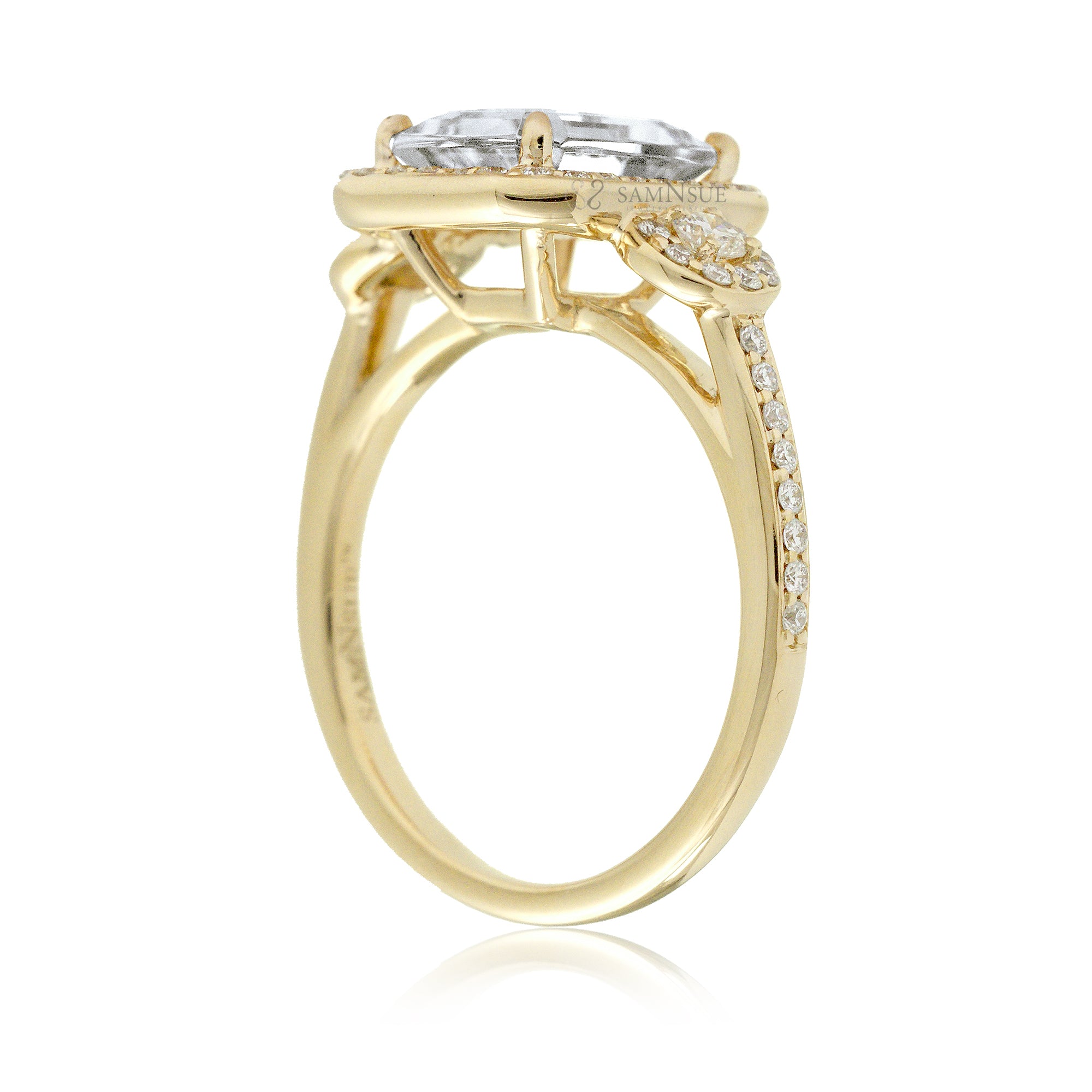 Elegant Emerald Cut Diamond Ring with Halo Setting