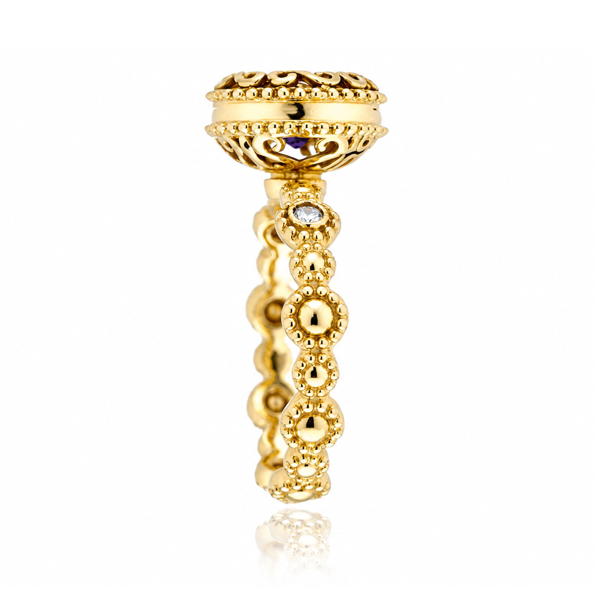 The Nilda Oval Amethyst Ring