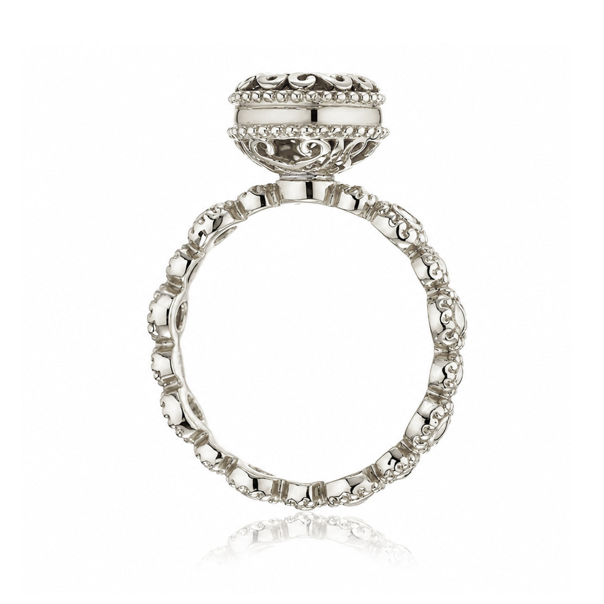 The Nilda Oval Blue Sapphire Ring