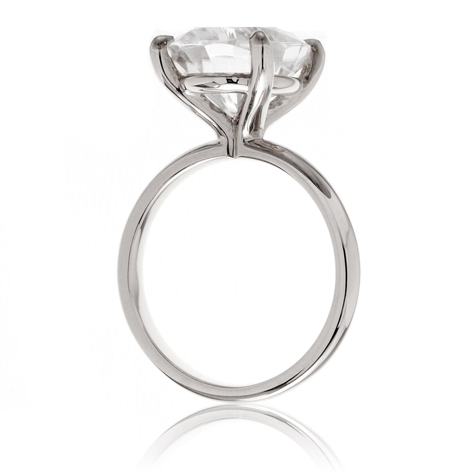 The Kim Solitaire  Oval Diamond Ring ( Lab-Grown)