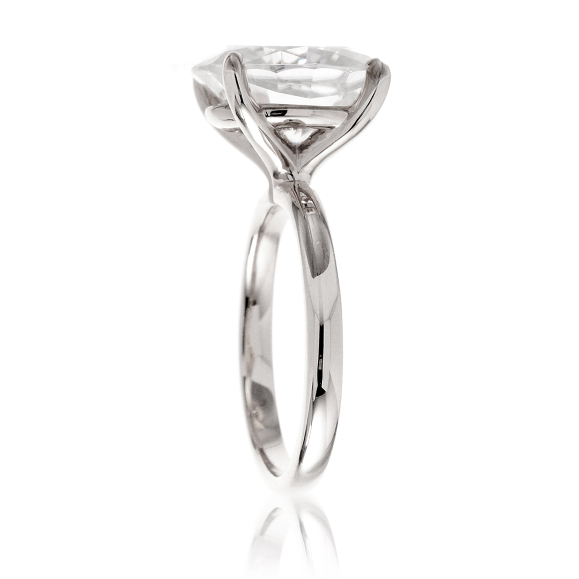 The Kim Solitaire  Oval Diamond Ring ( Lab-Grown)