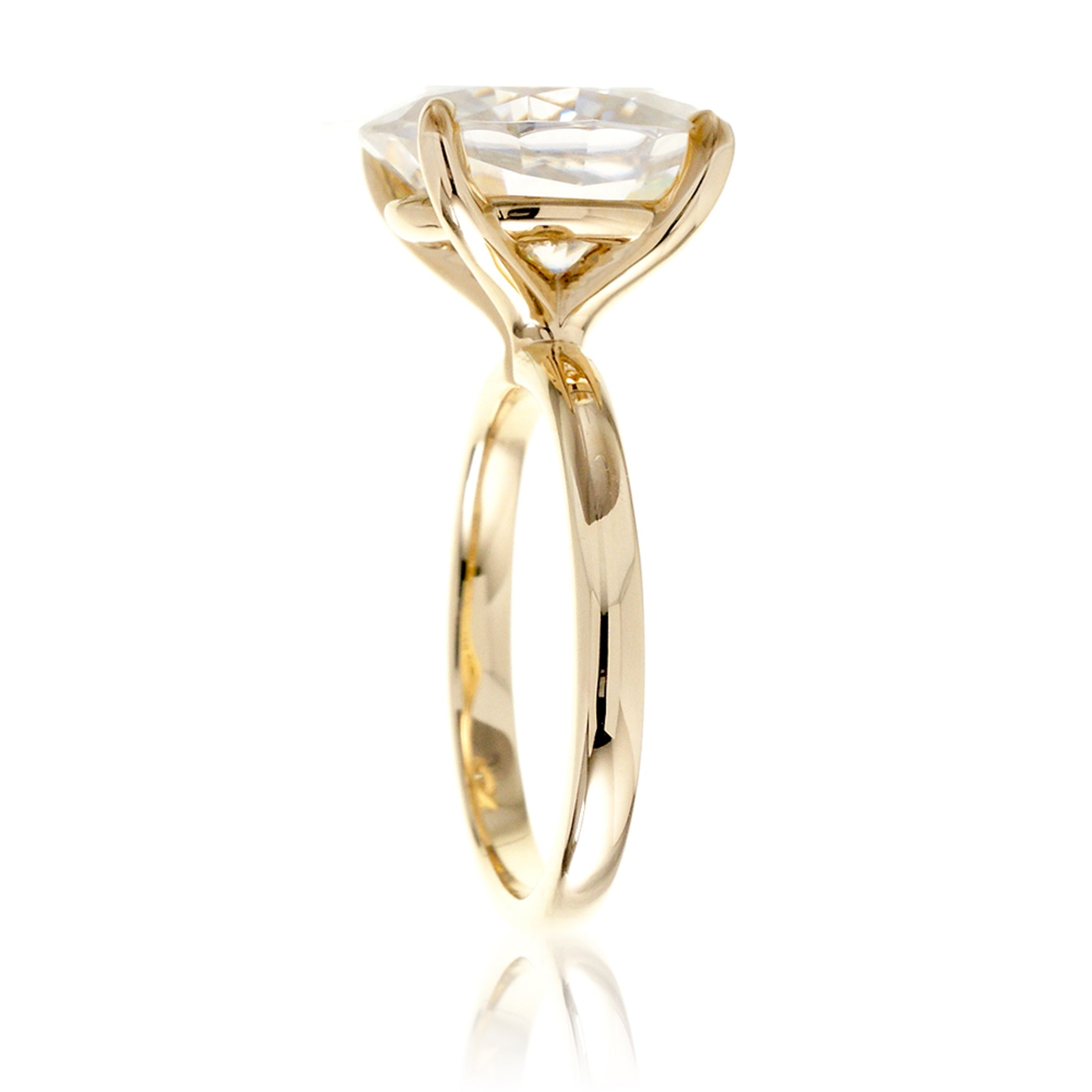 The Kim Solitaire  Oval Diamond Ring ( Lab-Grown)