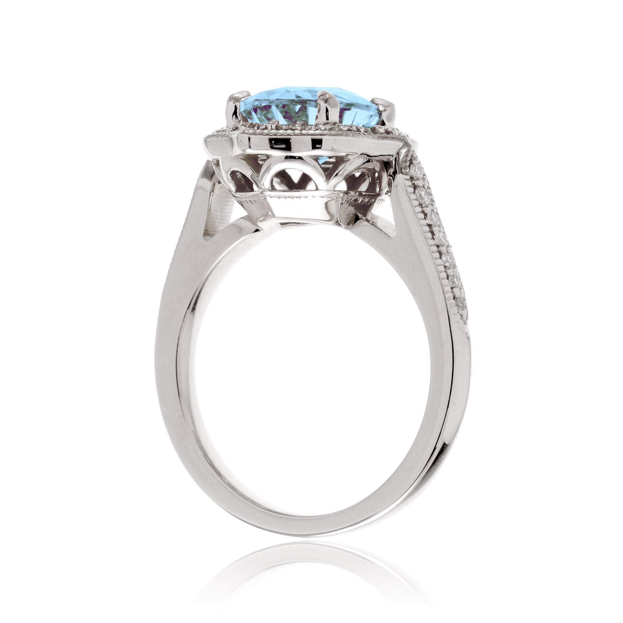 Elegant Oval Aquamarine and Diamond Ring in White Gold