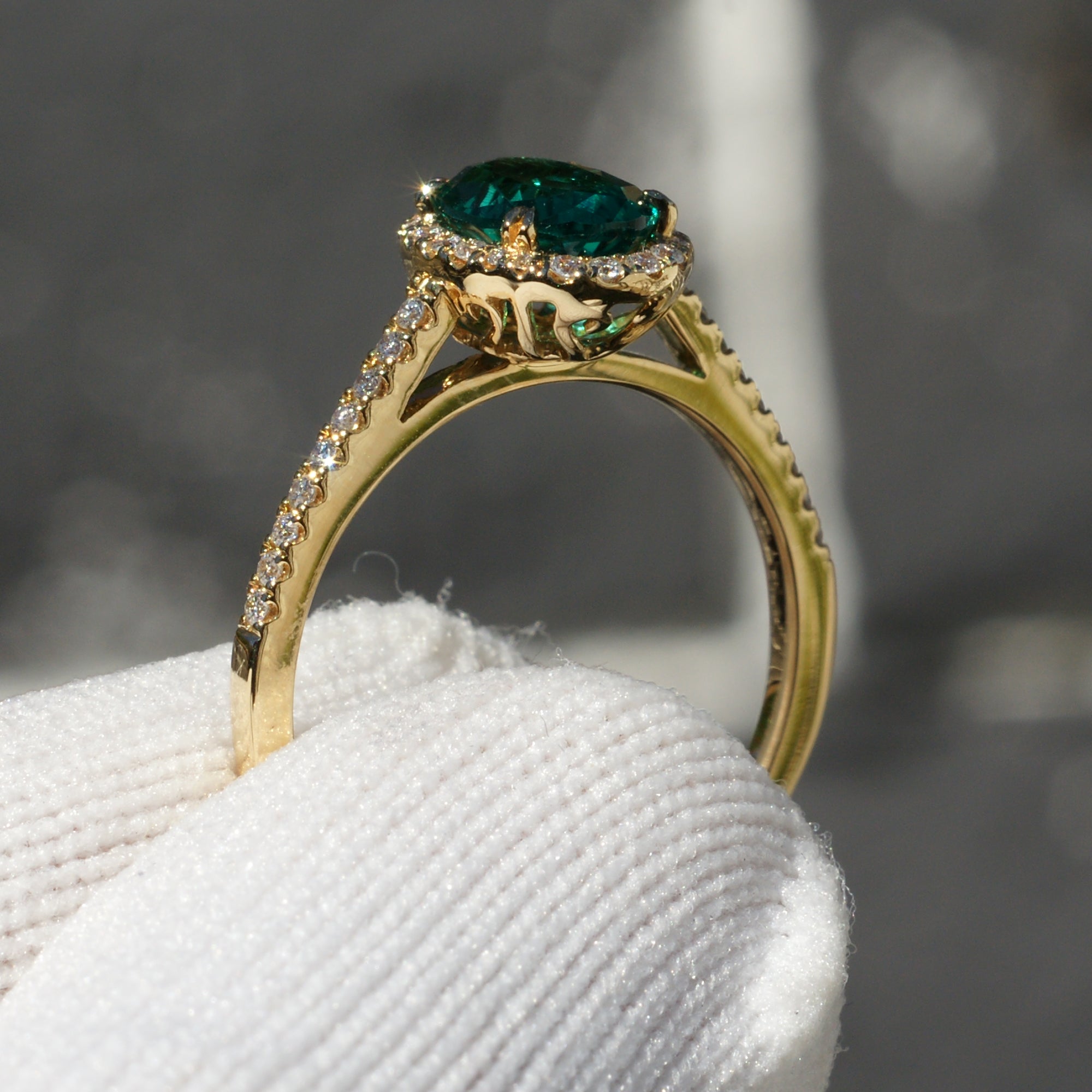 Oval Lab Emerald Signature Ring 18k Yellow Gold 8x6mm