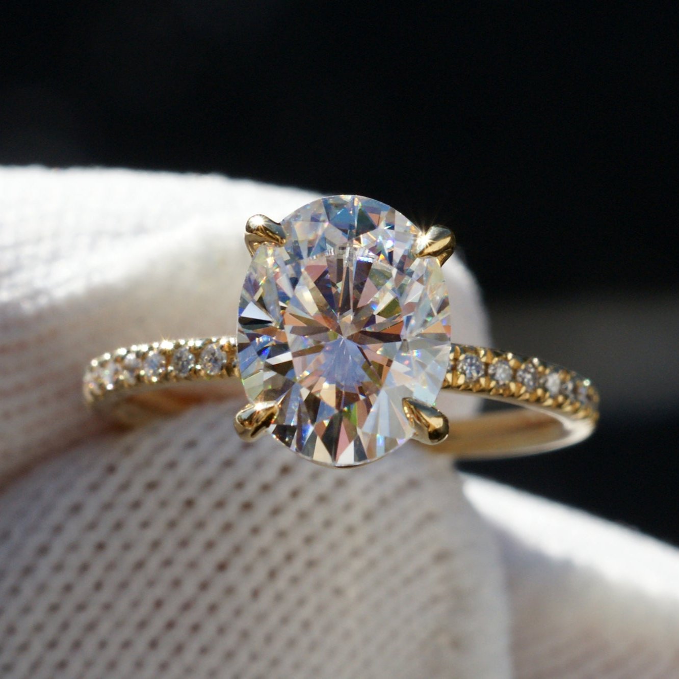 The Ava Oval Cut Moissanite 10x7mm Ring 18k Yellow Gold