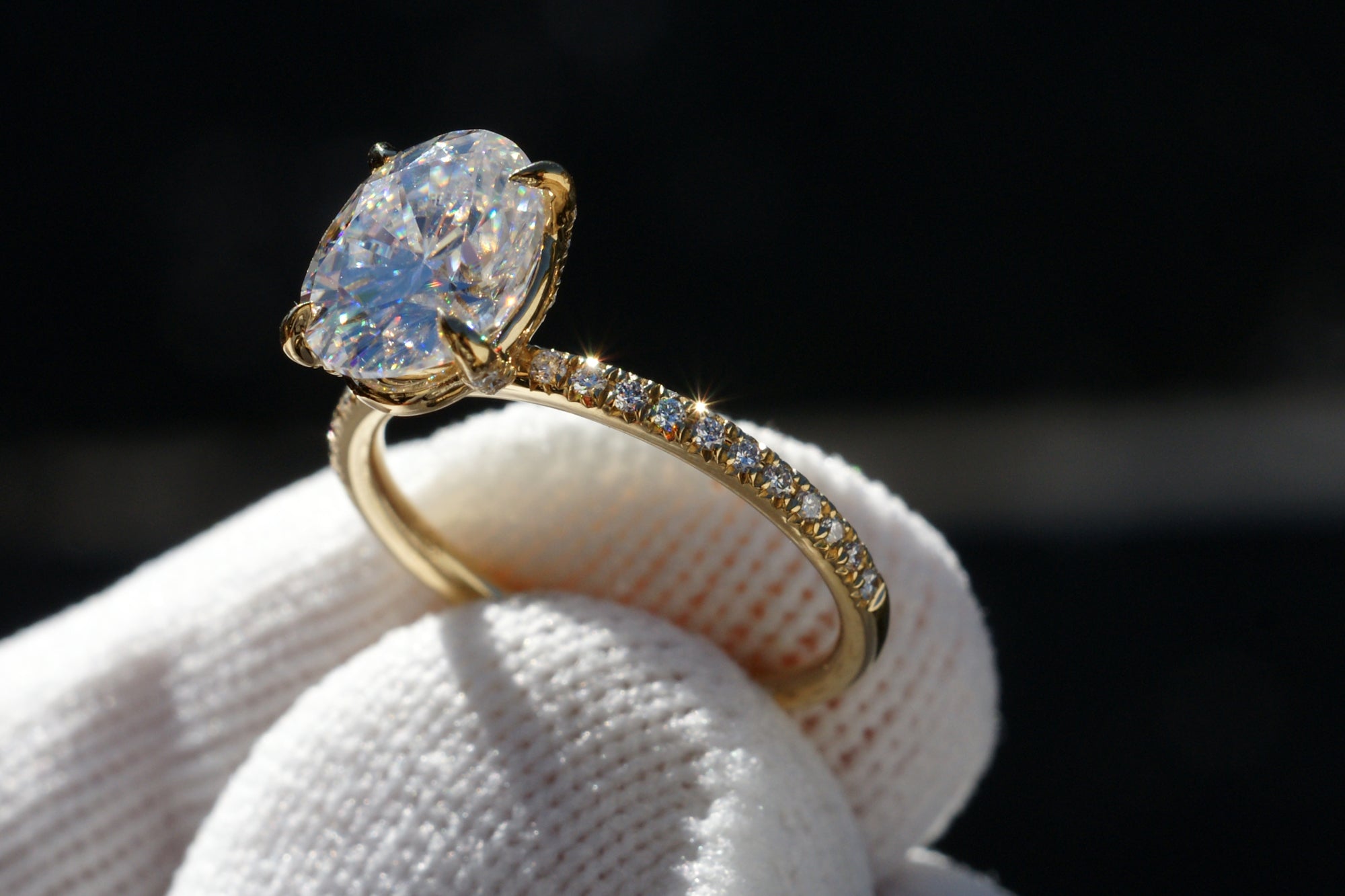 The Ava Oval Moissanite 9x7mm 18k Yellow Gold