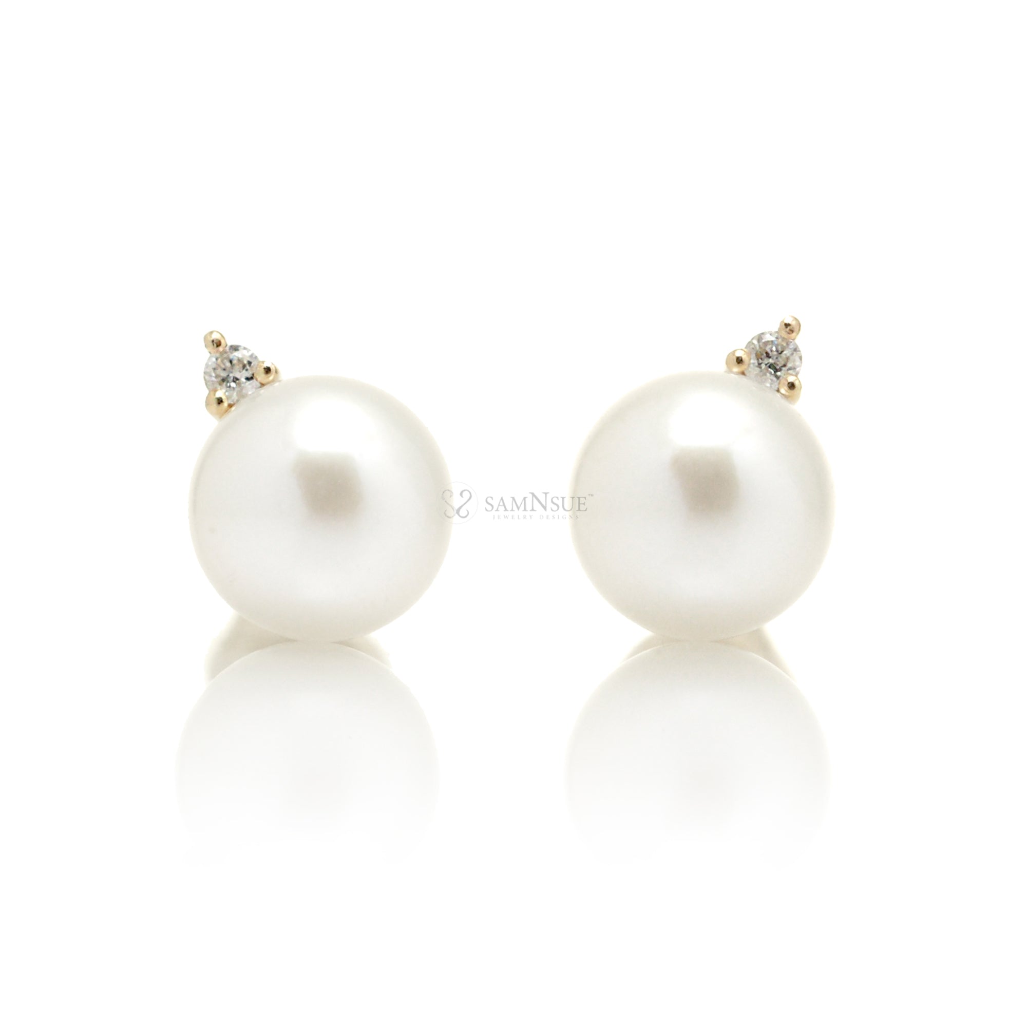 akoya pearl stud earrings with diamonds in yellow gold