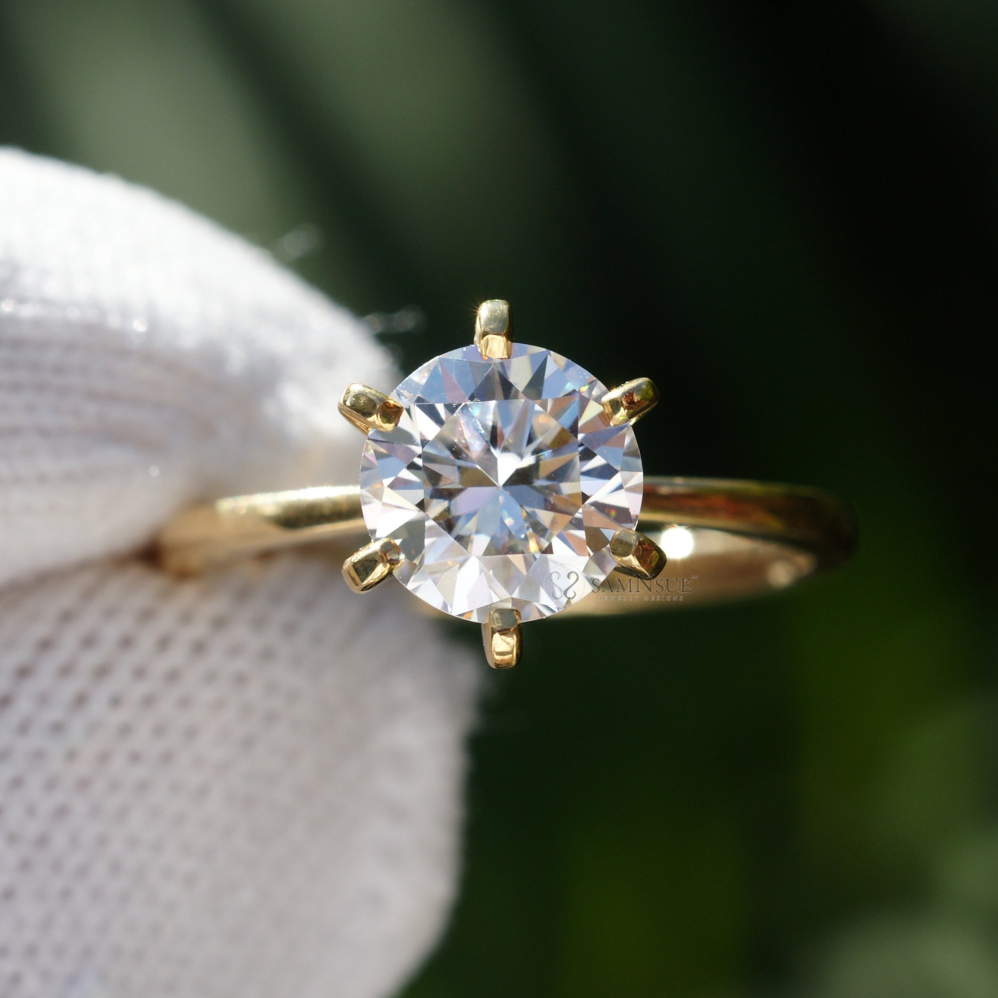The Adeline Round Moissanite 7mm 18k Yellow Gold