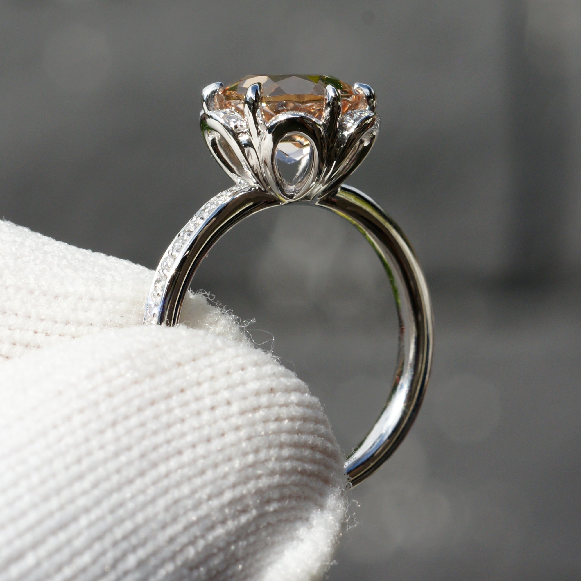 The Anemone Round Morganite Ring 8mm Platinum