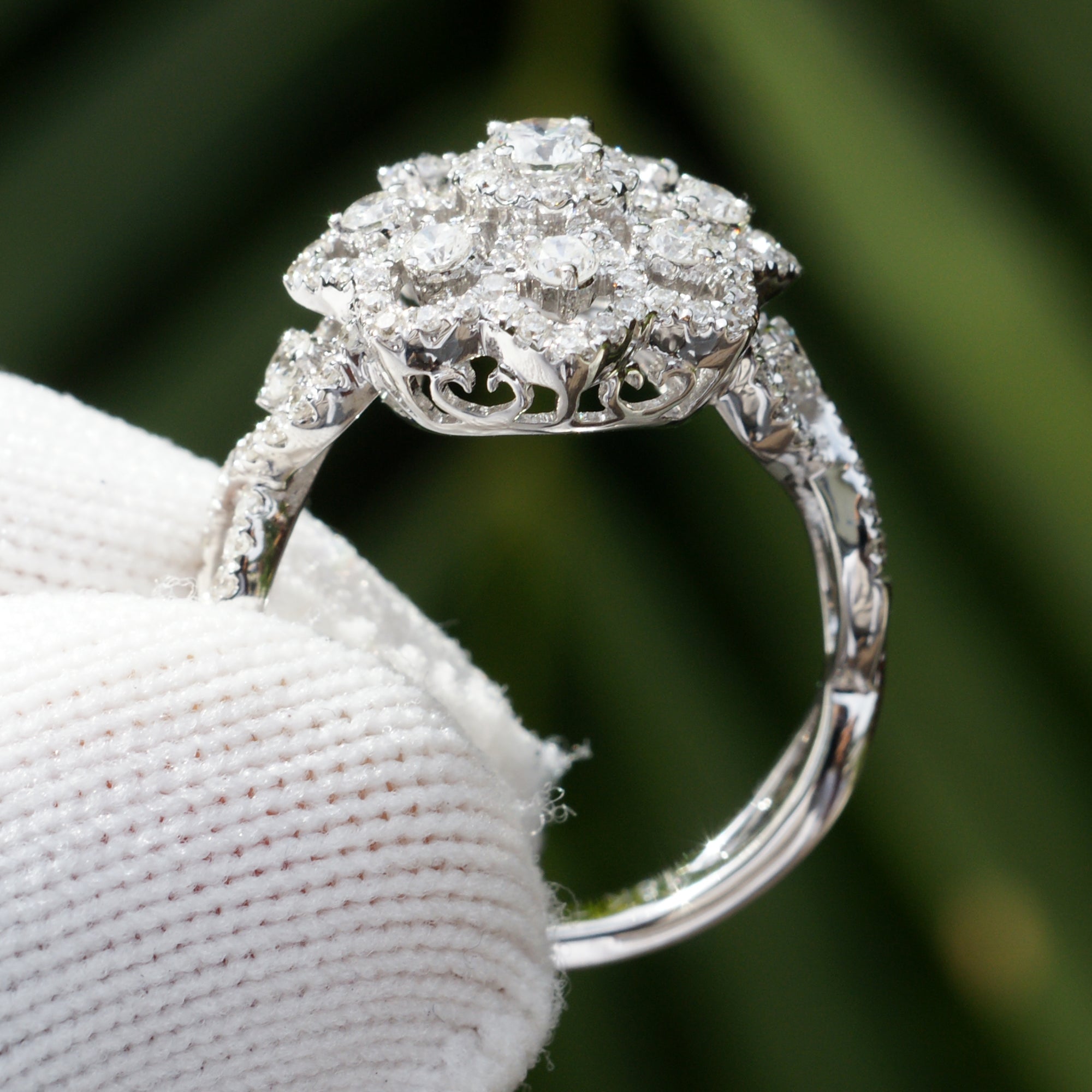 The Snow Flake Diamond Ring With Twist Band