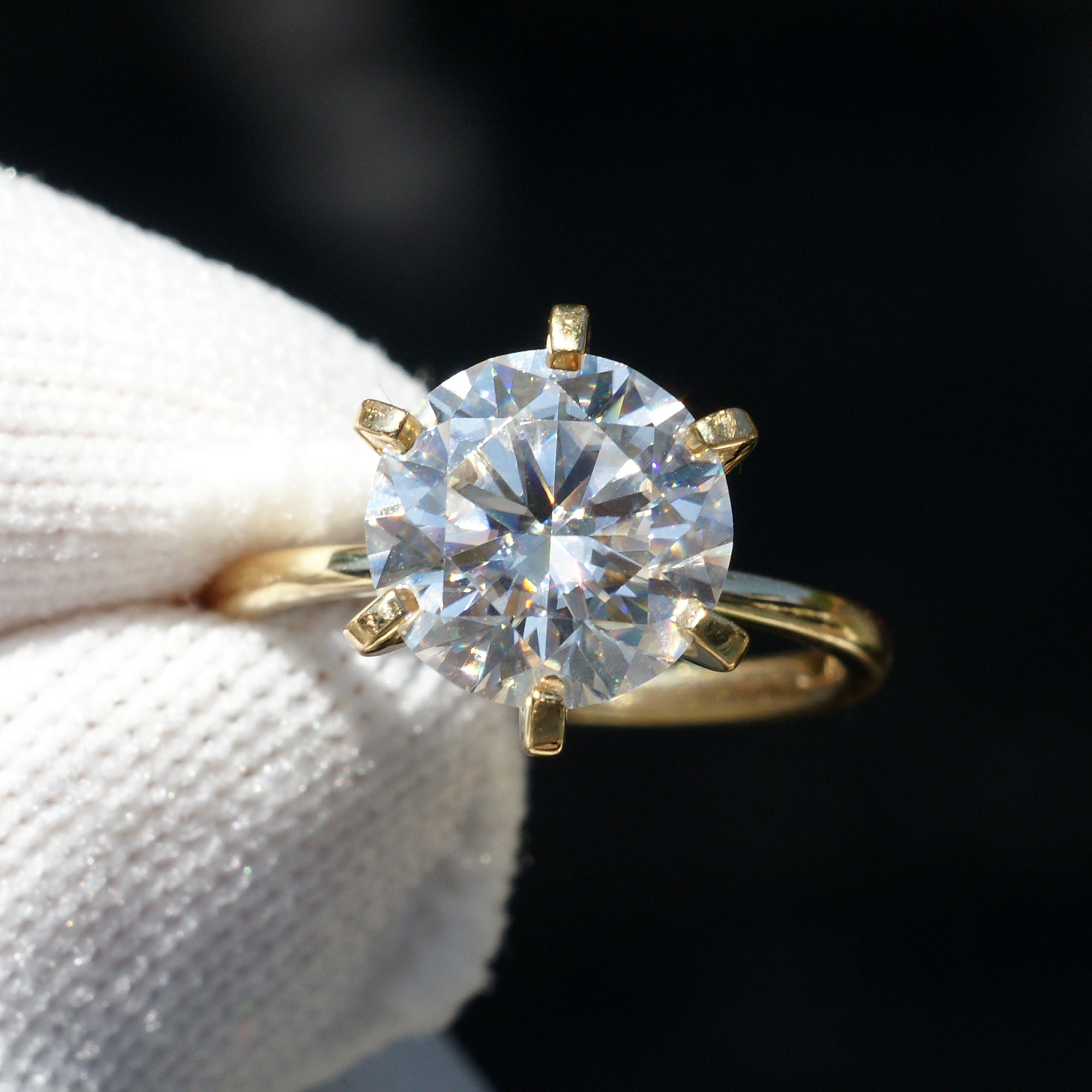 The Adeline Round Moissanite 9mm 18k yellow gold