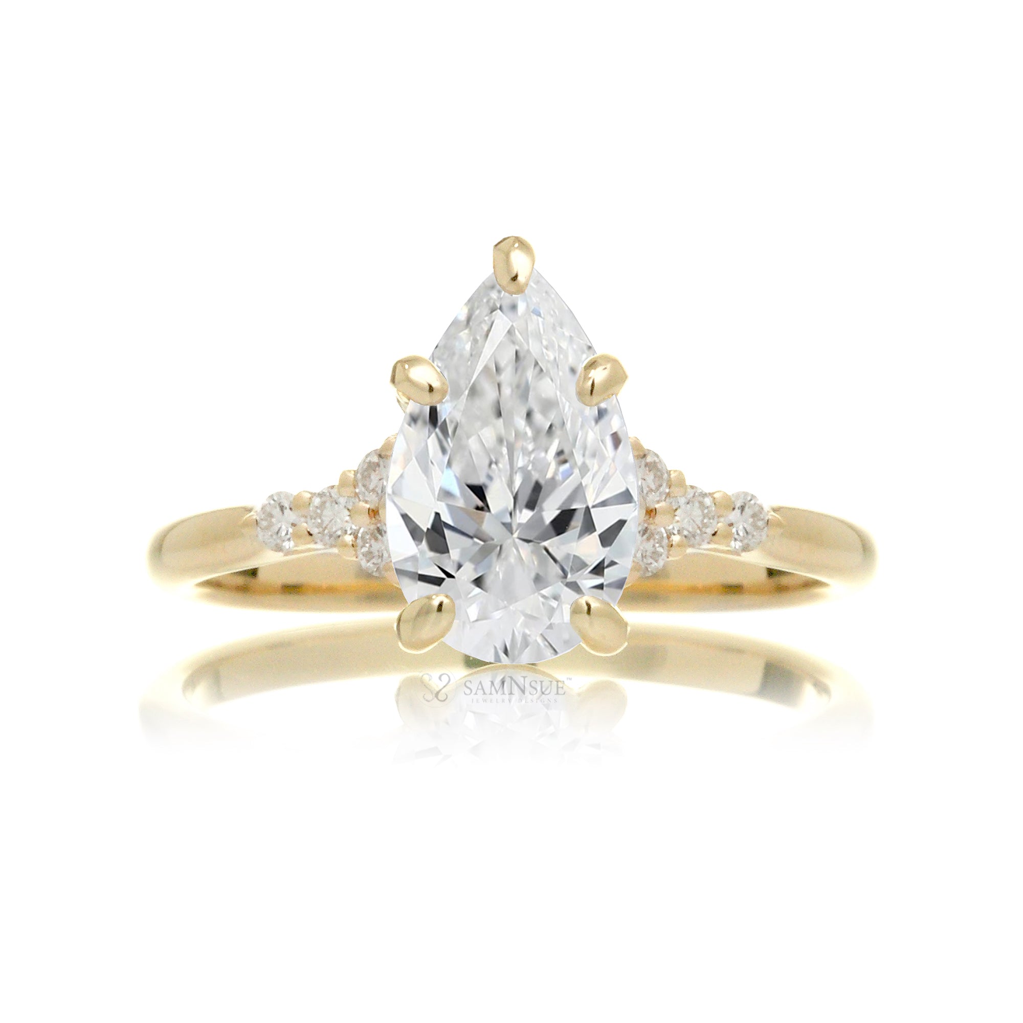 Pear shape diamond engagement ring in yellow gold - the Chloe