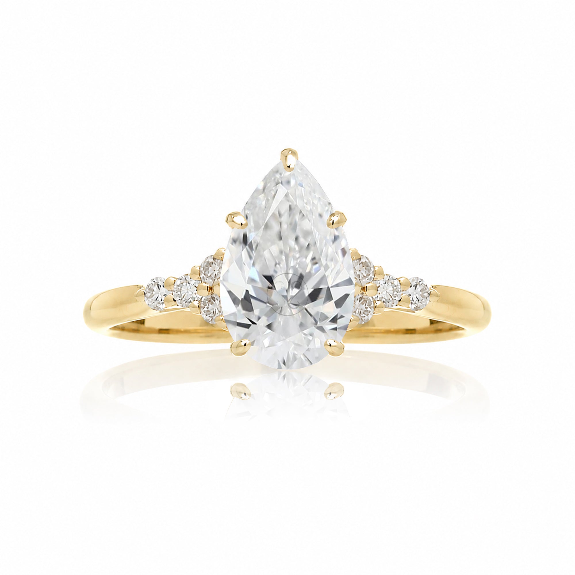 Pear shape diamond engagement ring in yellow gold - the Chloe
