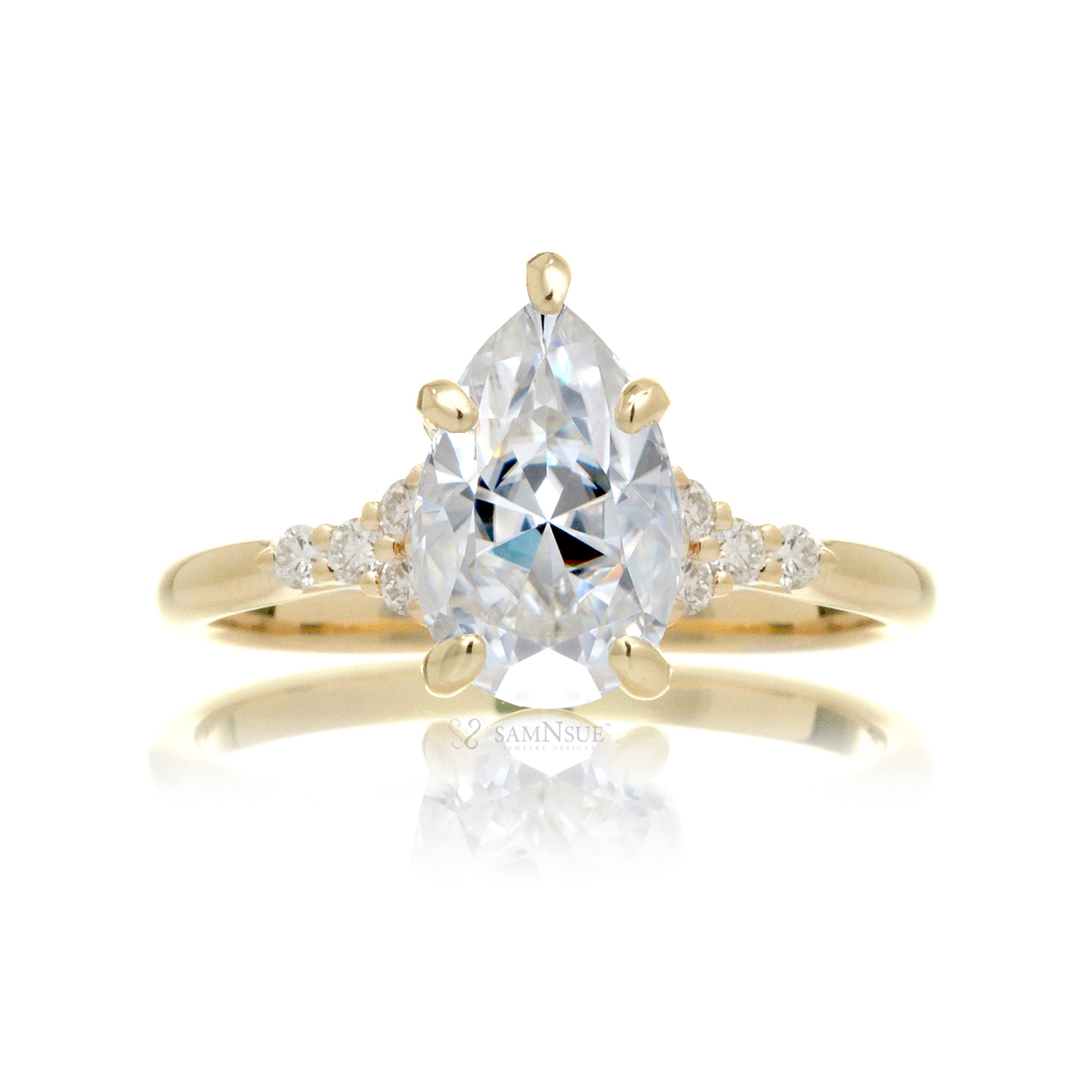 The Chloe Pear Shape Moissanite Ring (Lab-Grown)