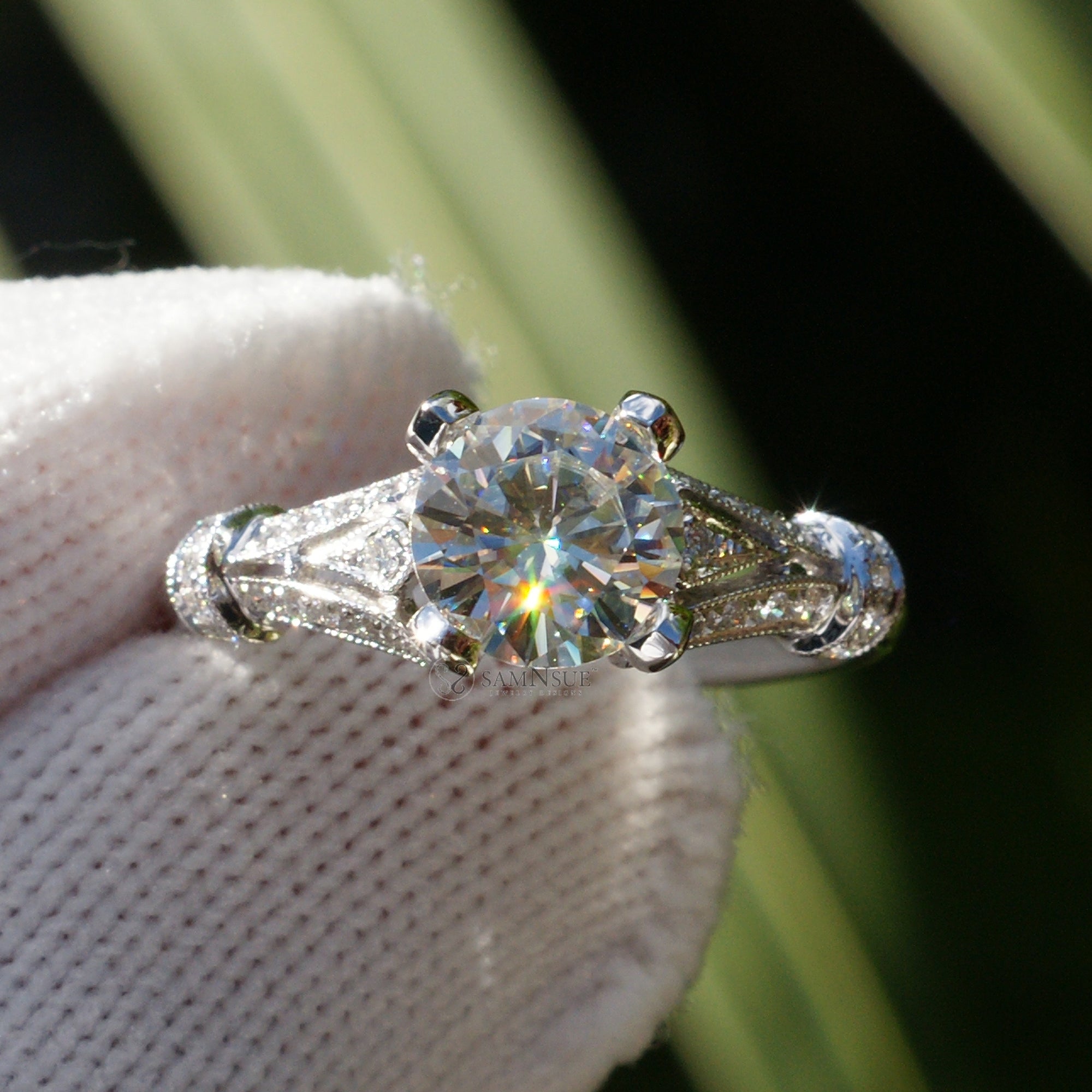 The Hazel Round Moissanite Ring (7mm)