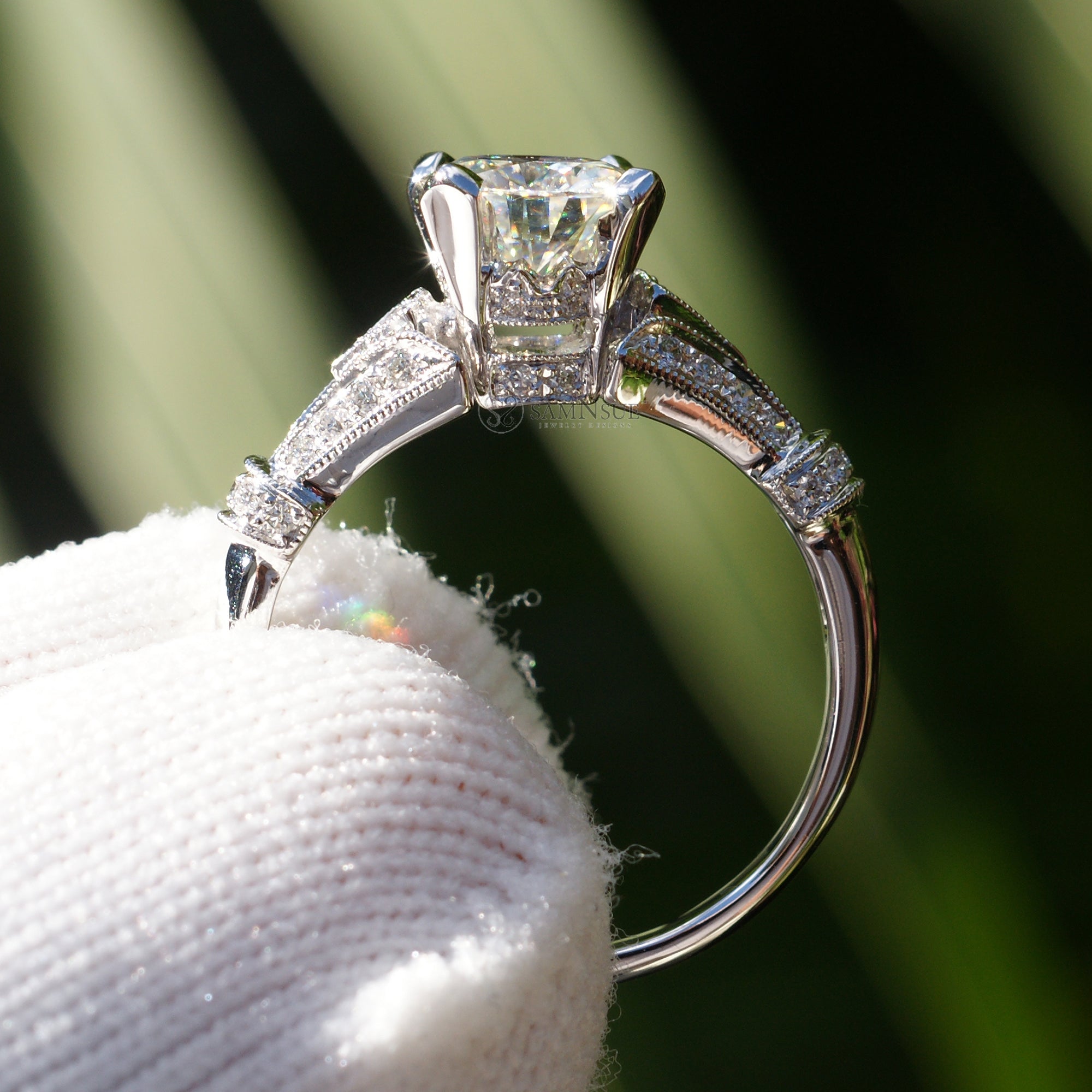 The Hazel Round Moissanite Ring (7mm)