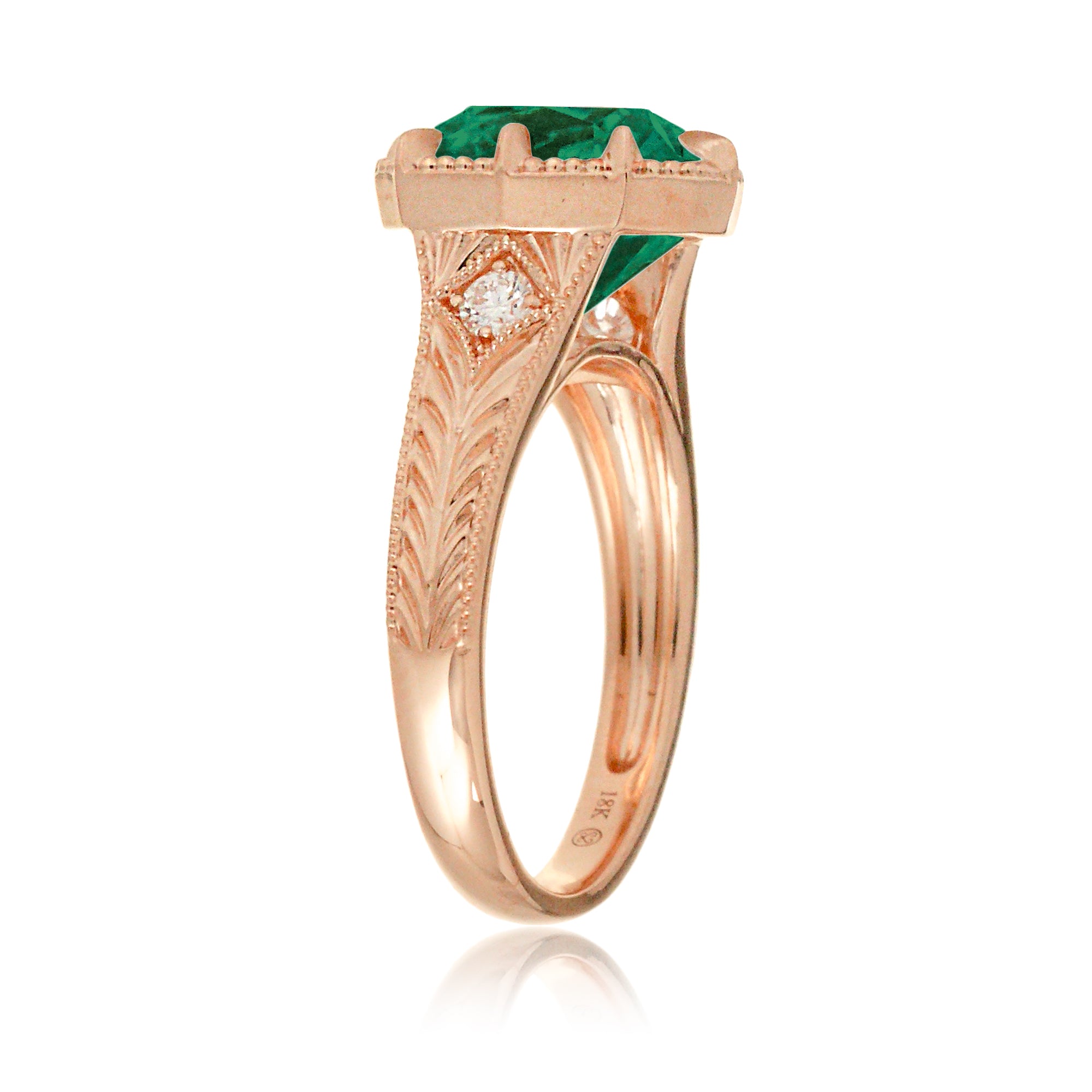 This heirloom-style ring showcases a cushion-shaped emerald. The warm rose gold setting, paired with intricate engraving, creates a romantic design reminiscent of old-world glamour.