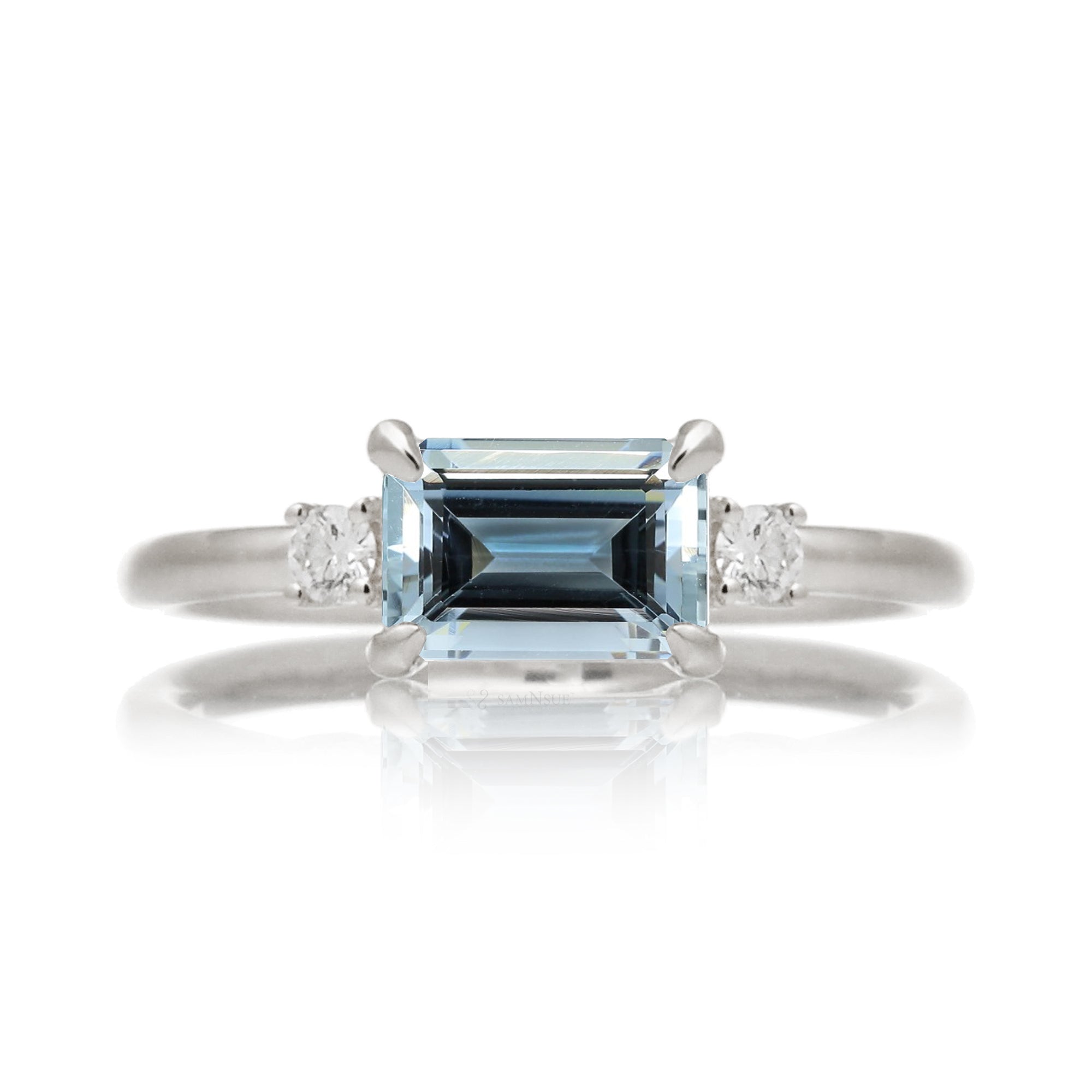 Aquamarine three stone east-west ring the Lena white gold