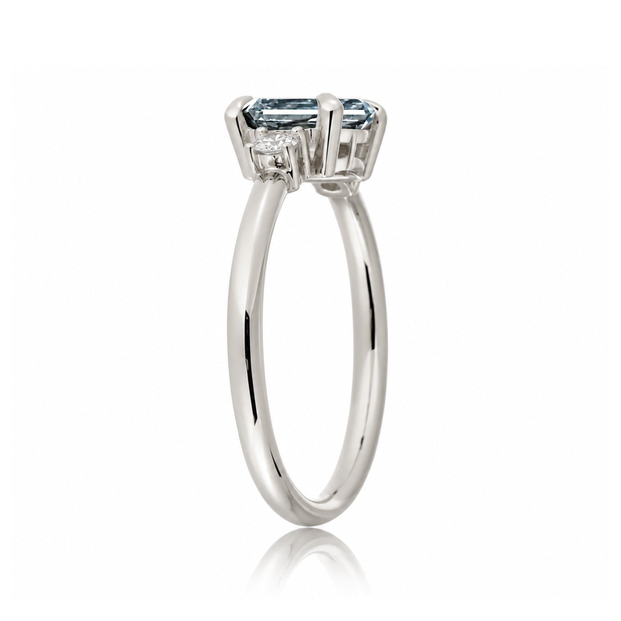 Aquamarine three stone east-west ring the Lena white gold