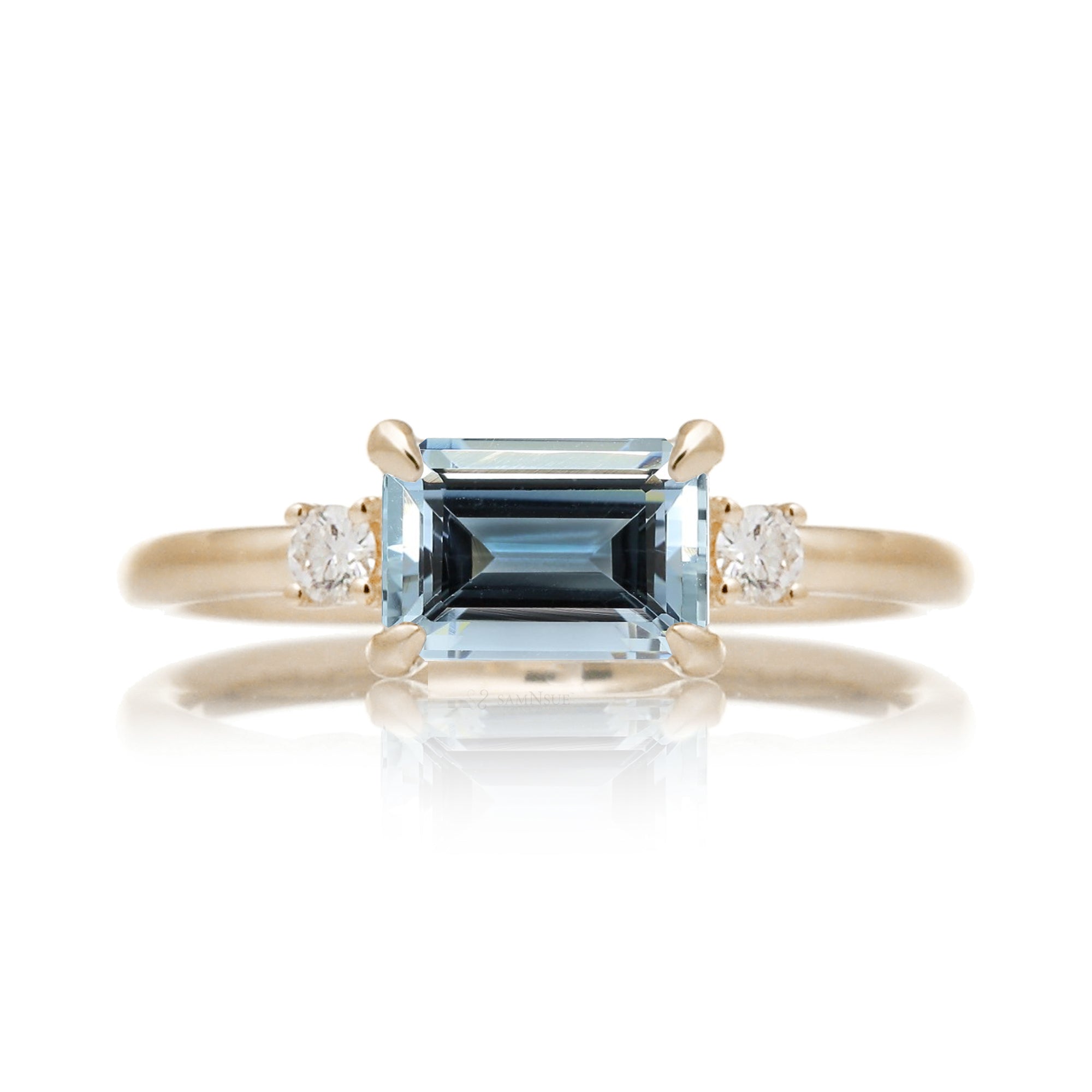 Aquamarine three stone east-west ring the Lena yellow gold