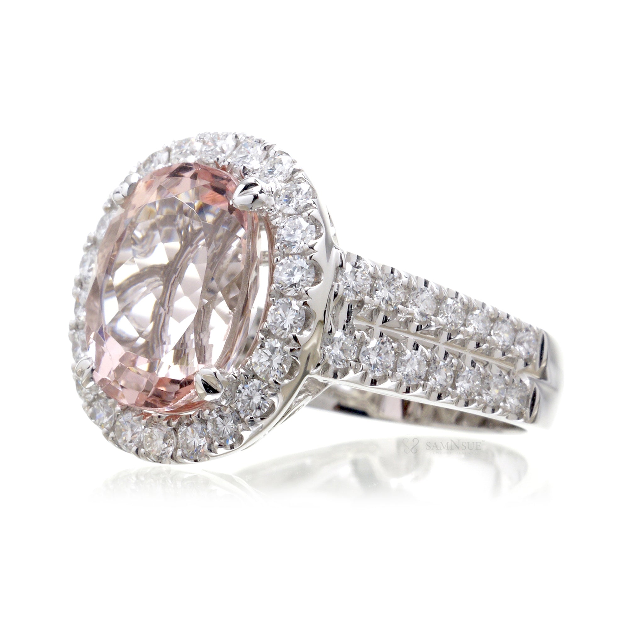 The Lydia Oval Cut Morganite Ring
