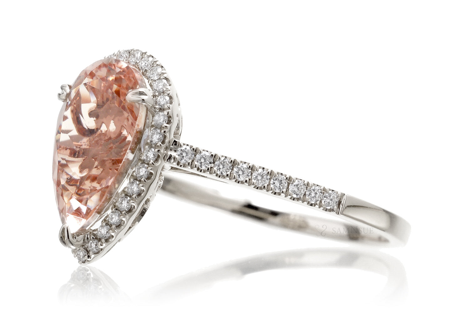 The Signature Pear Morganite