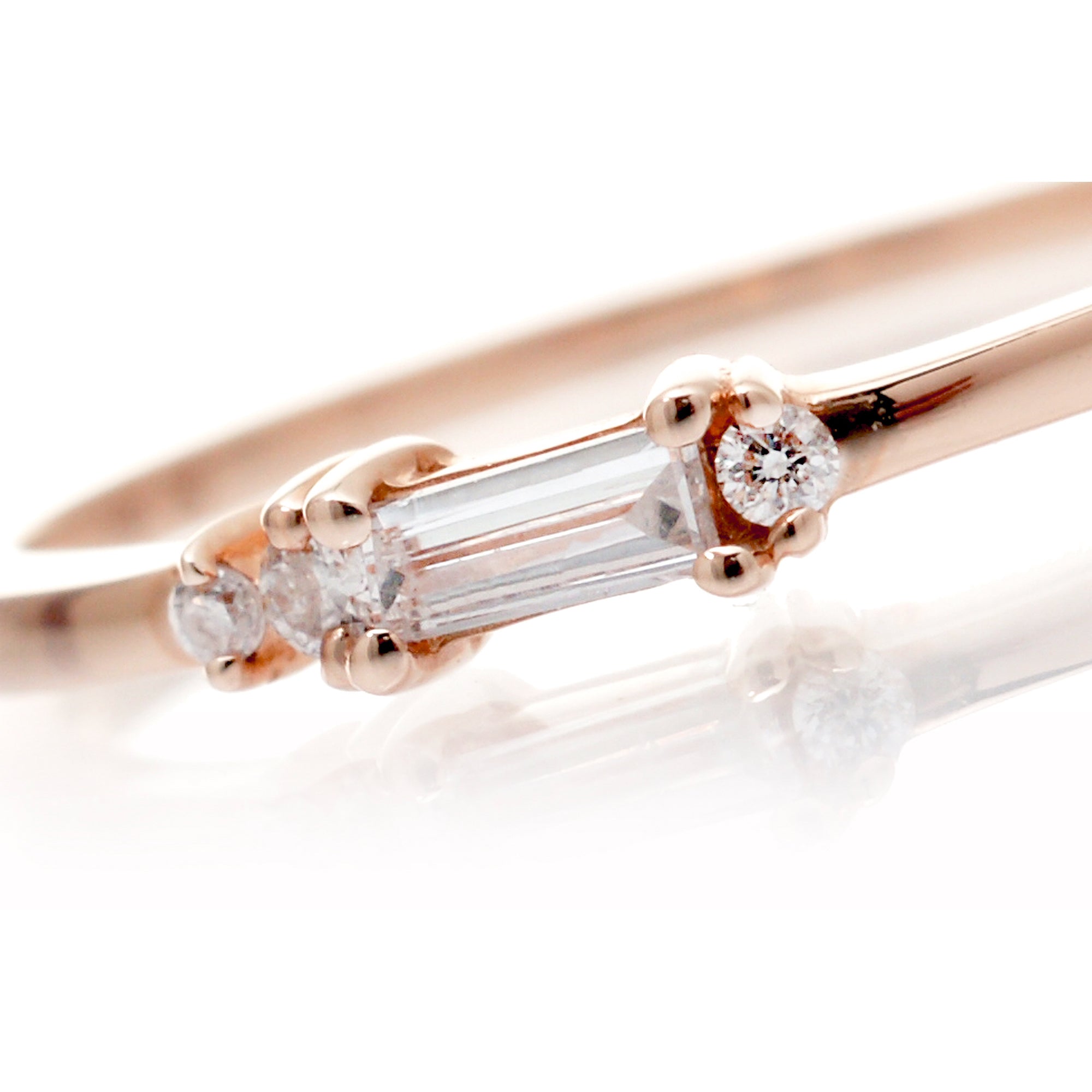 The Agnès Minimalist Diamond Band