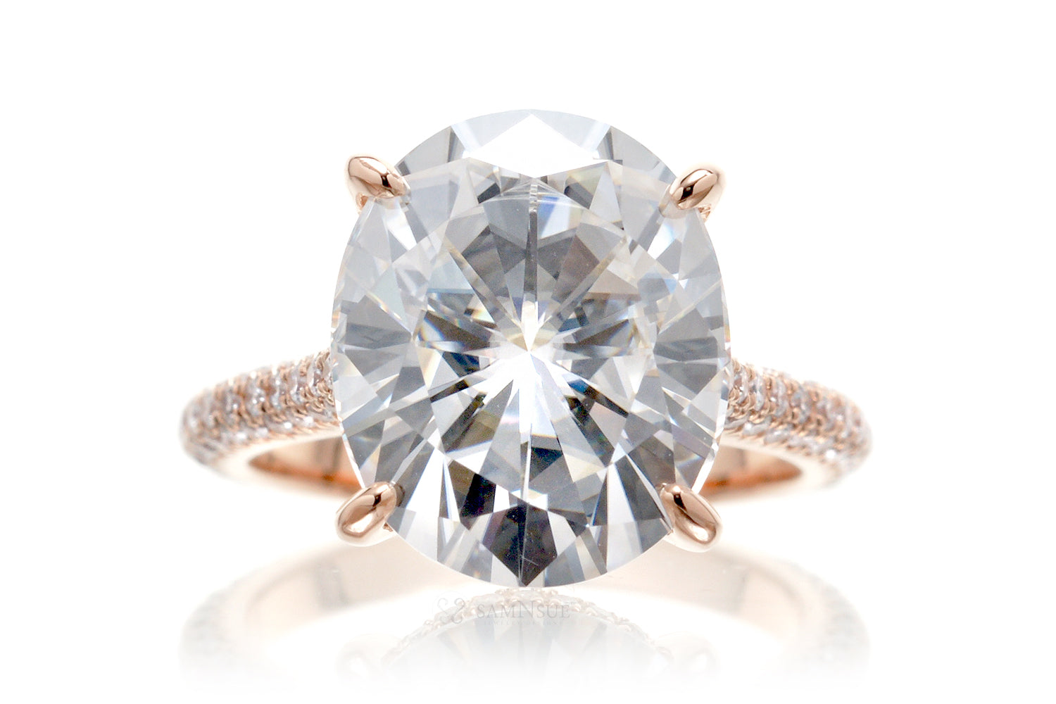 The Starlight Oval Moissanite