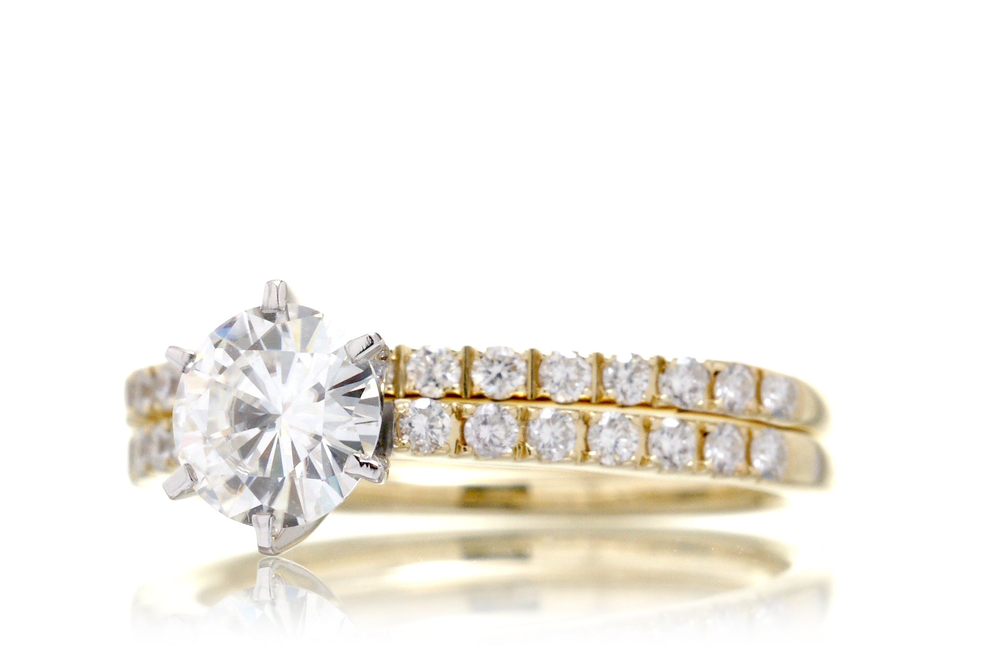 The Classic Six-peg Round Moissanite Ring (6mm FB)