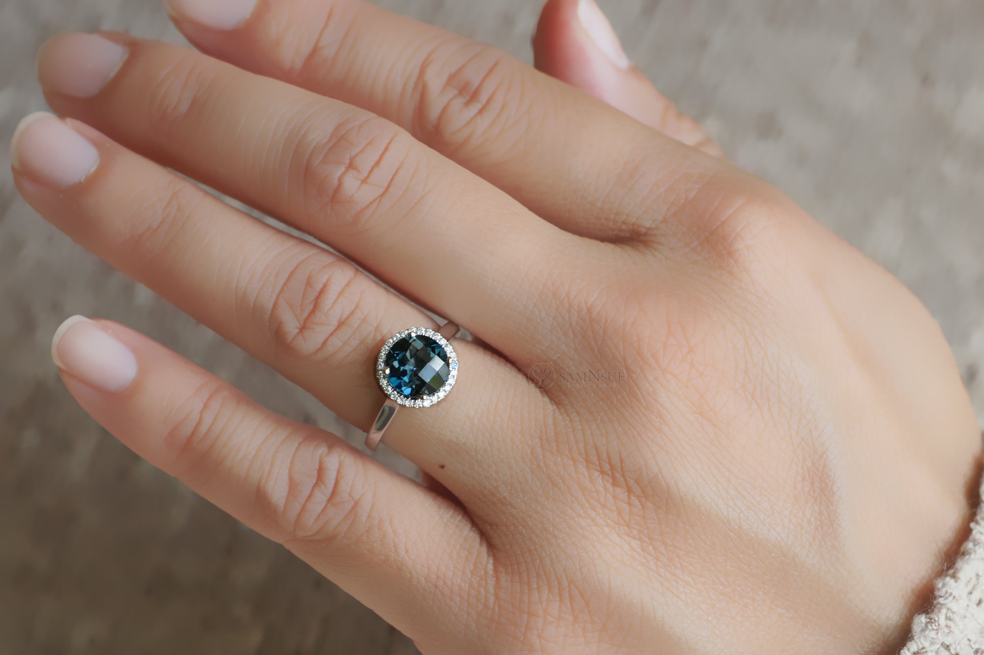 The Ophelia Round London Blue Topaz (7mm)