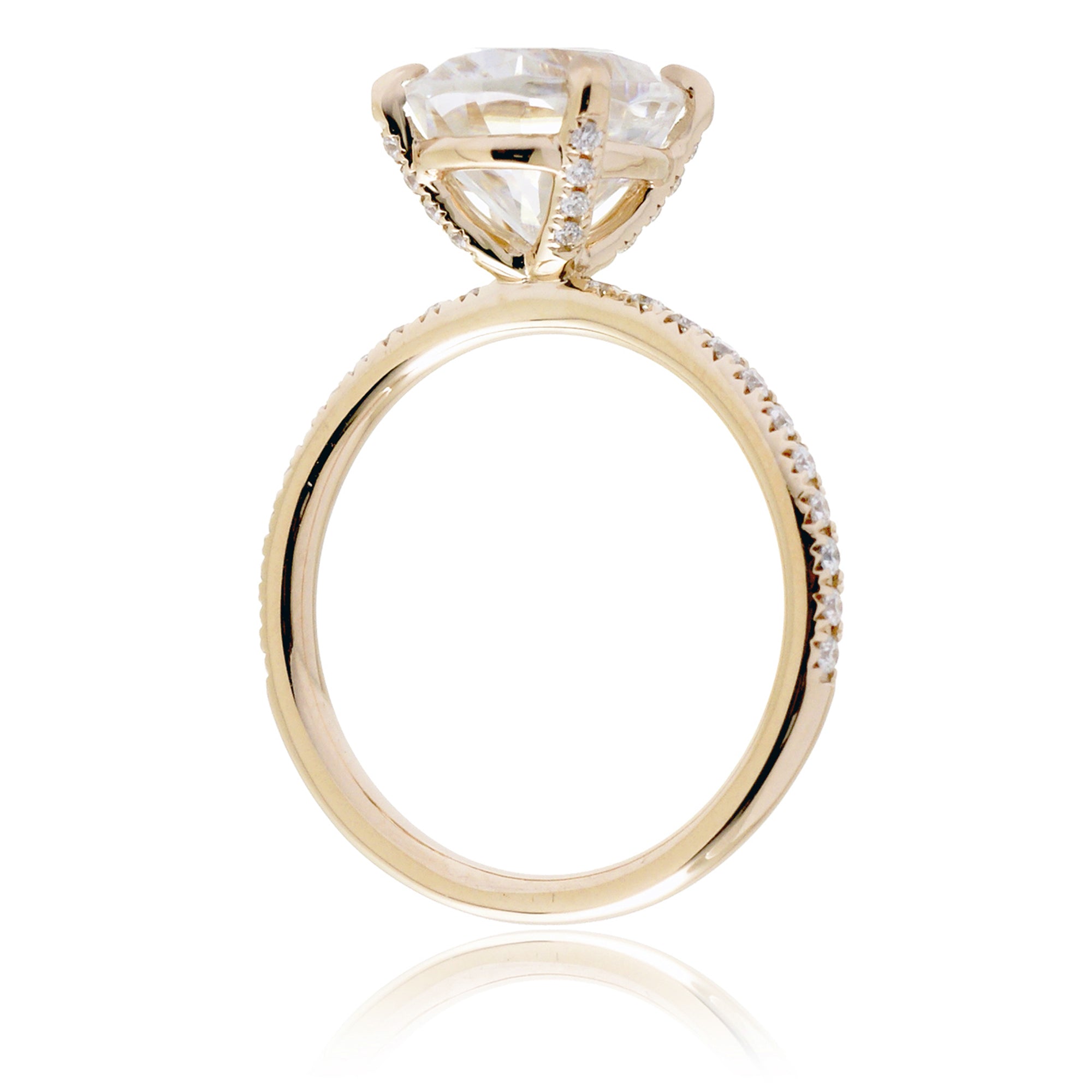 The Ava Oval Moissanite