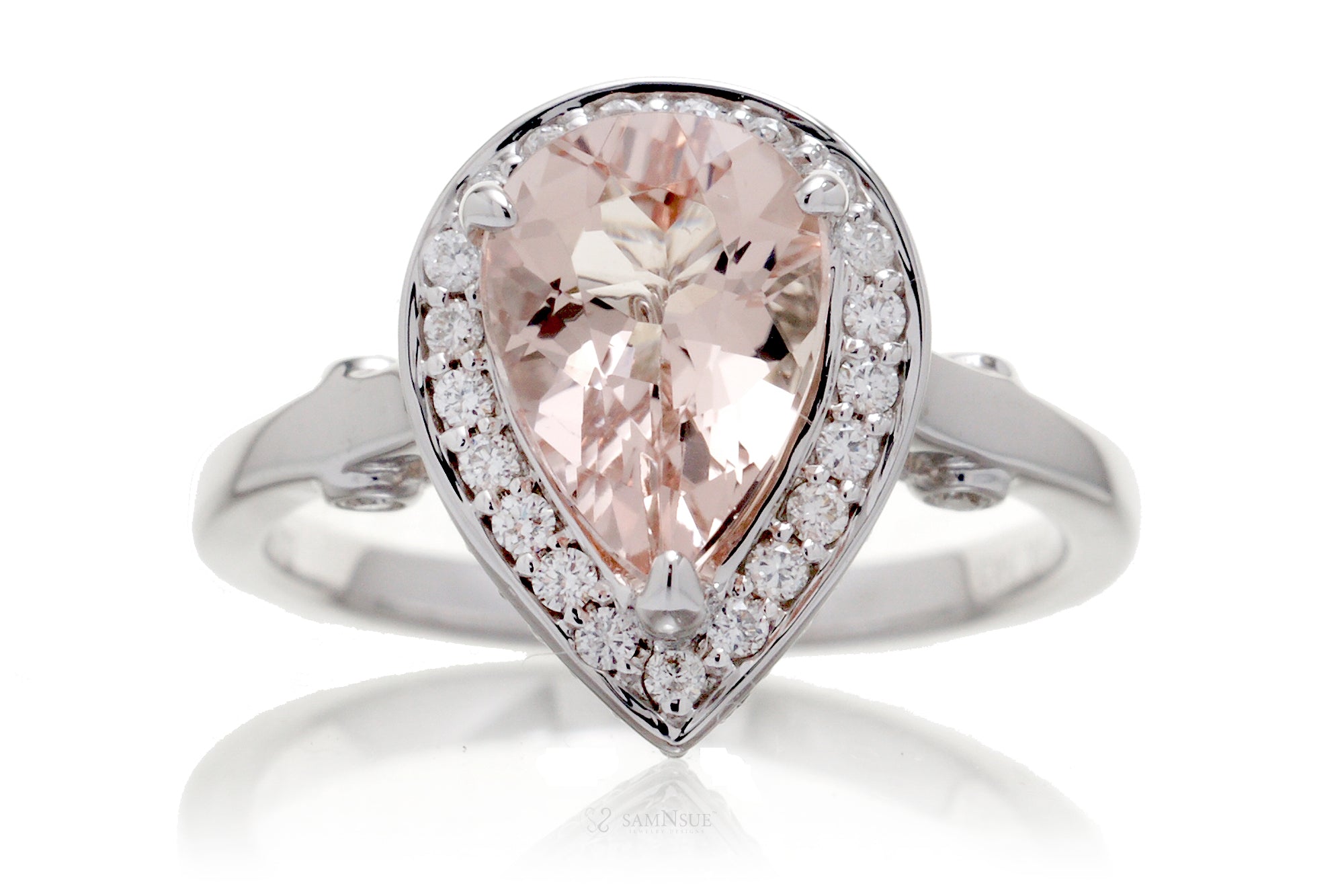 The Carla Pear Morganite Ring (10x7mm)
