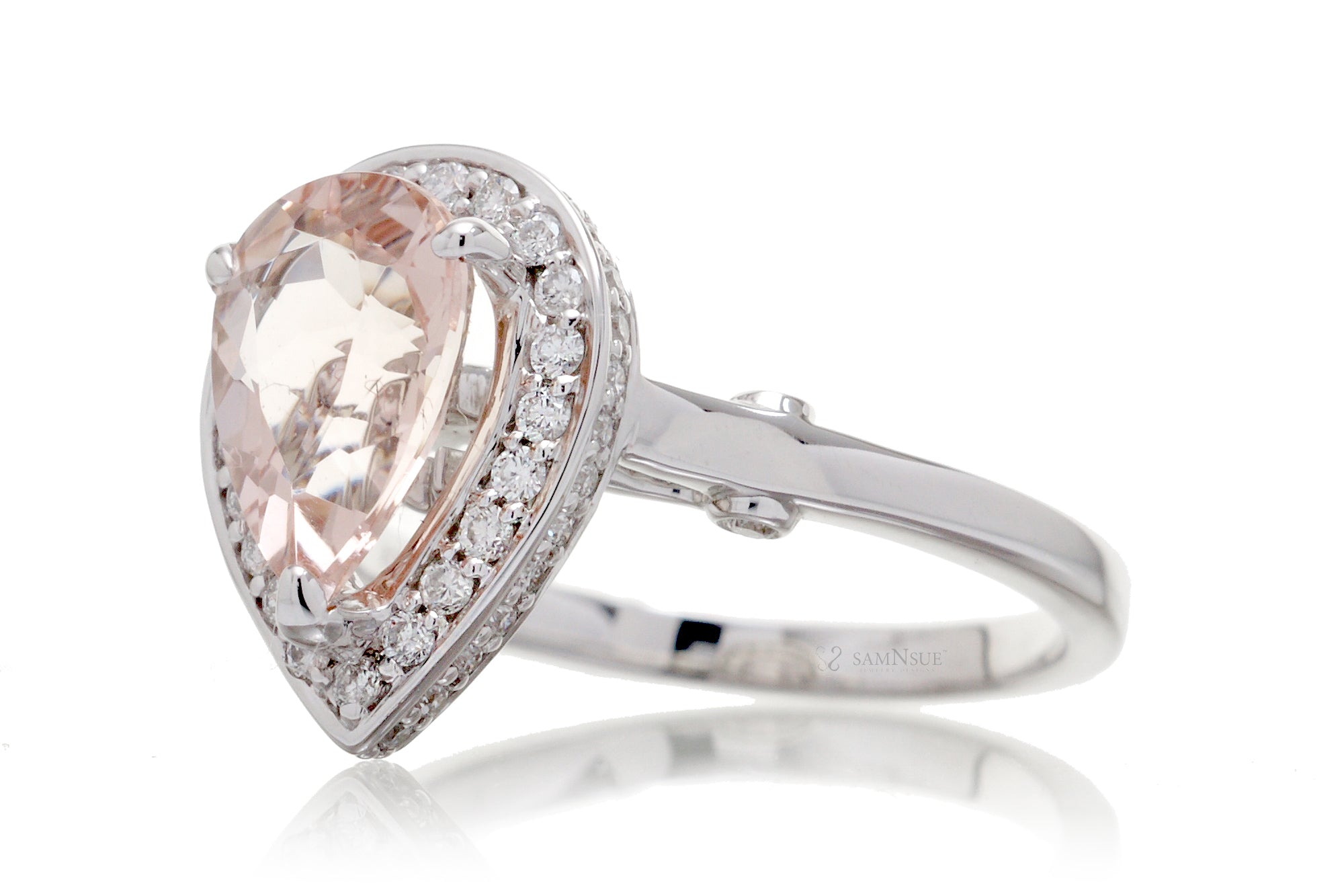 The Carla Pear Morganite Ring (10x7mm)