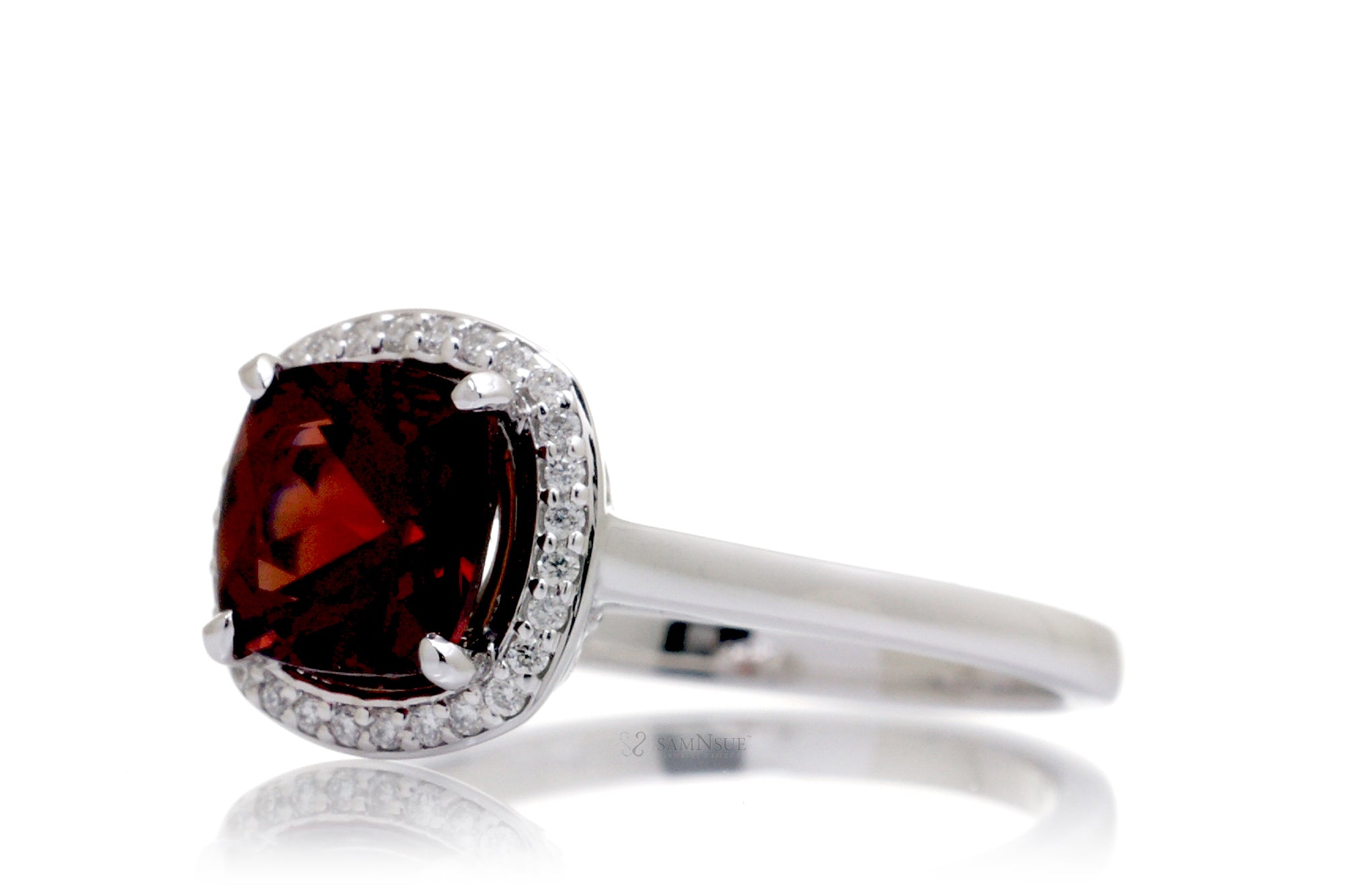 The Chelvy Cushion Garnet Ring (7x7mm)