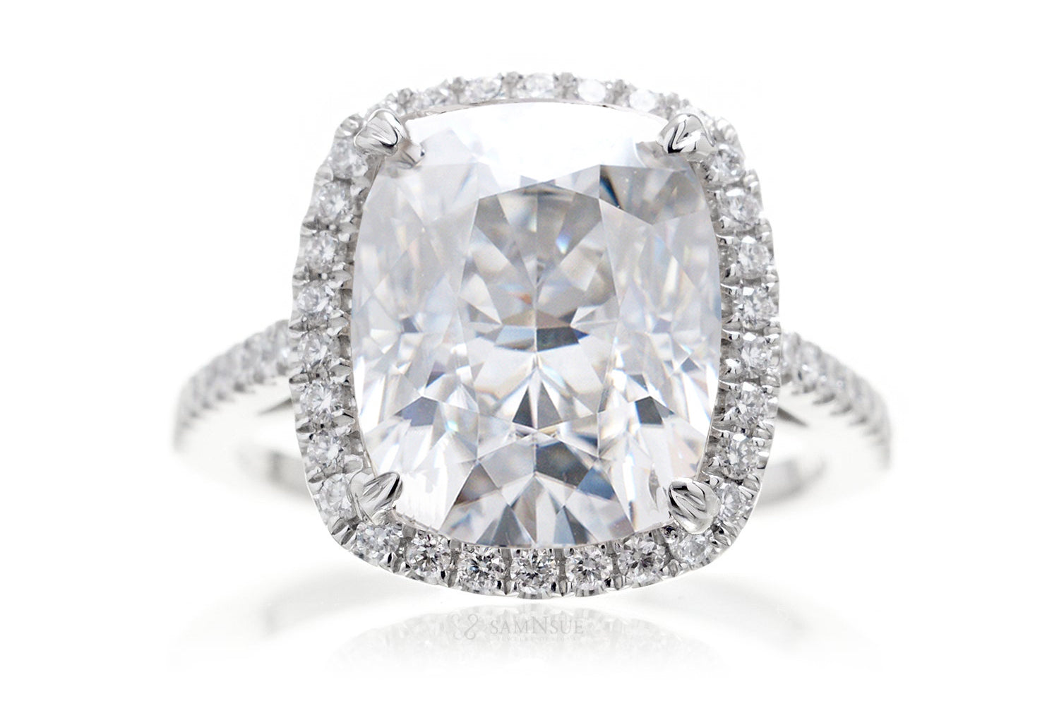 The Signature Curved Cushion Moissanite