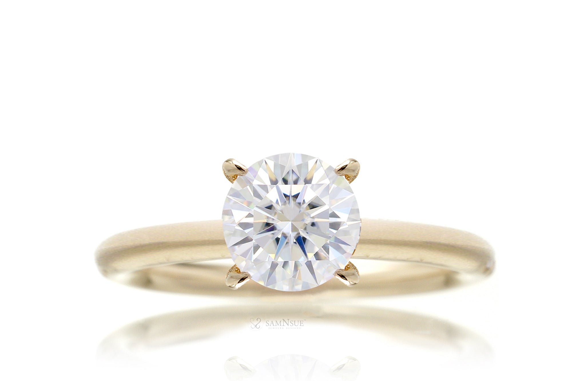 The Ava Round Diamond Ring (Lab-Grown)