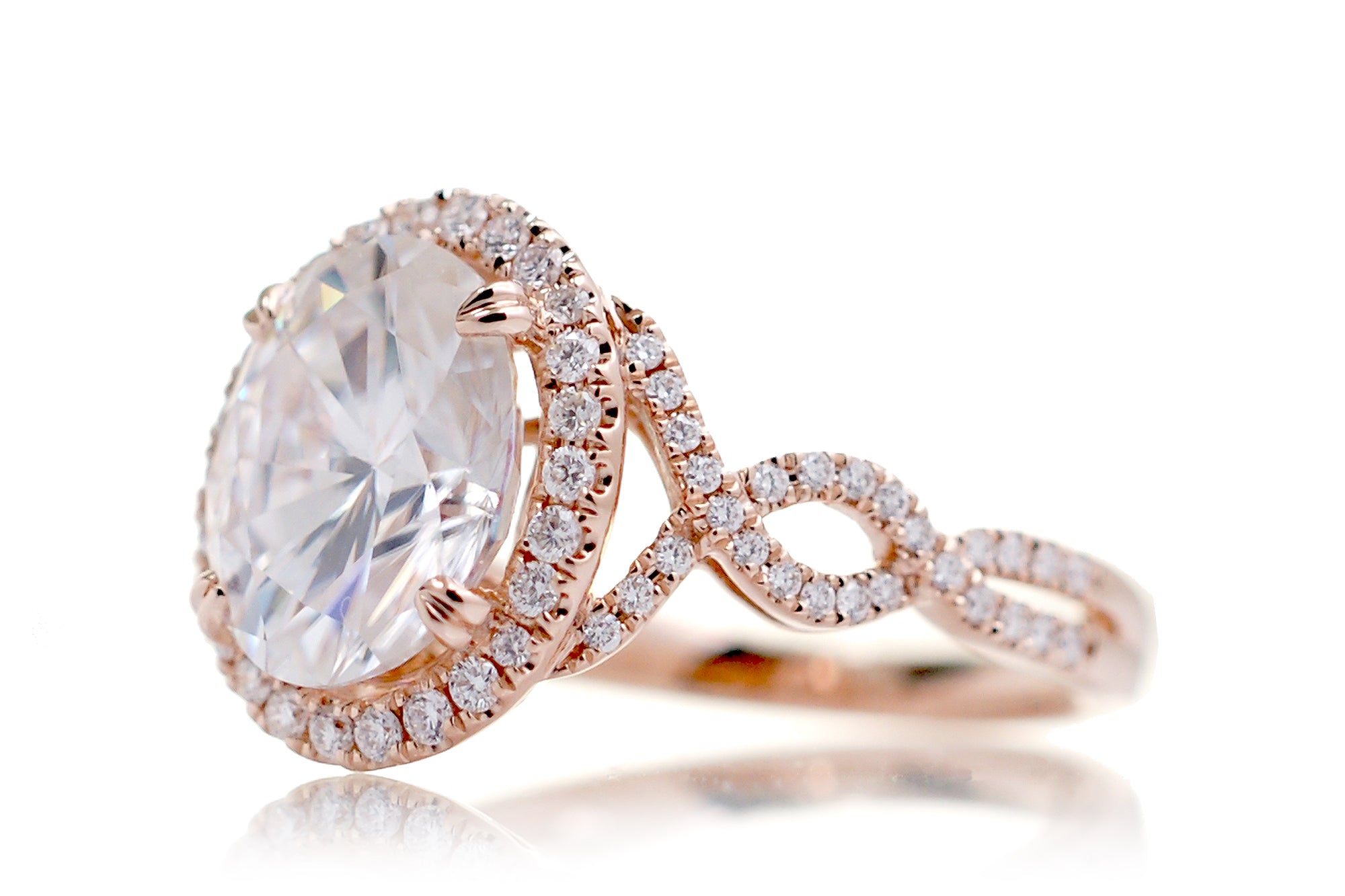 The Shelly Oval Moissanite